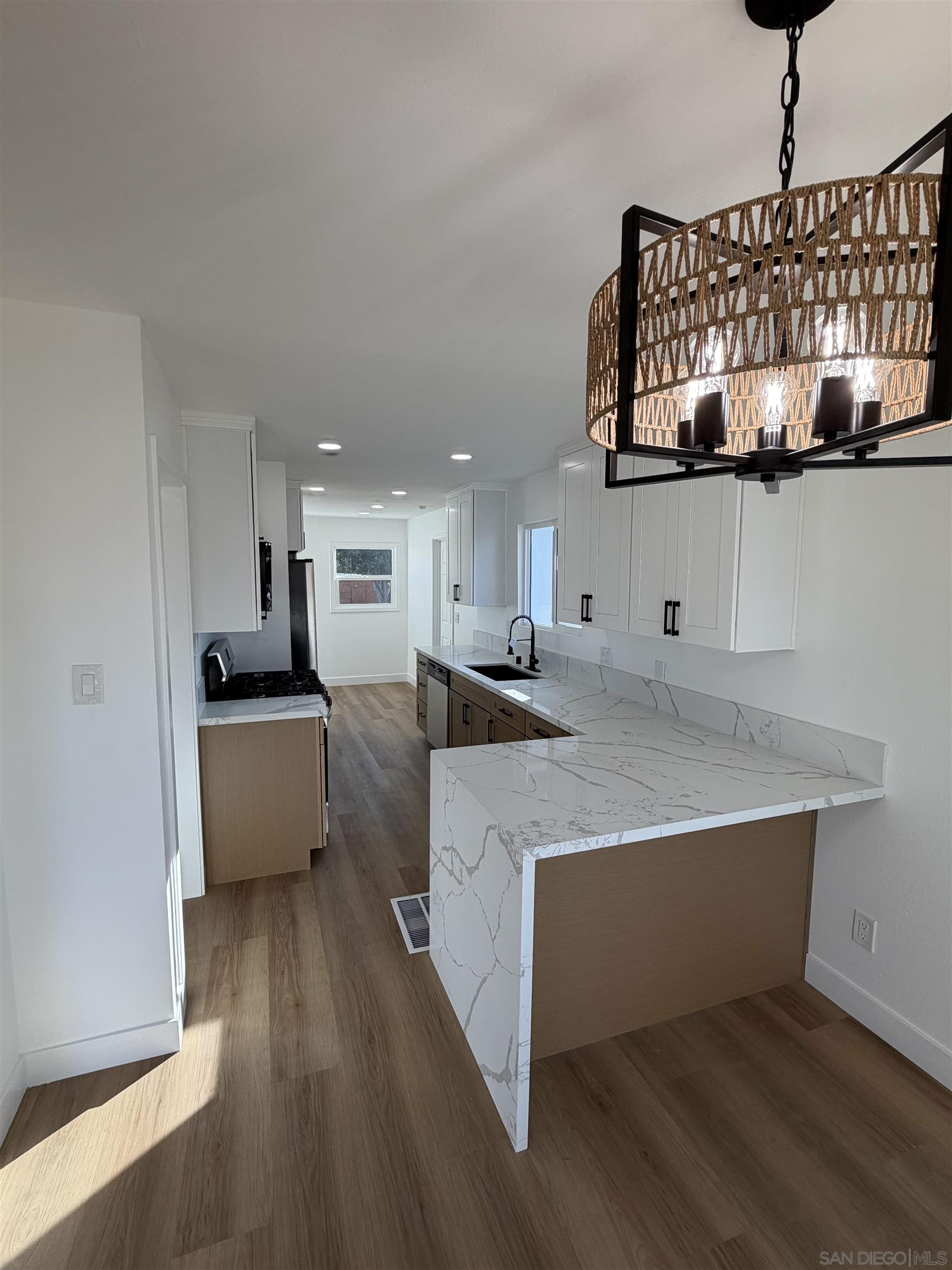 Detail Gallery Image 18 of 20 For 698  J St, Chula Vista,  CA 91910 - 2 Beds | 1 Baths