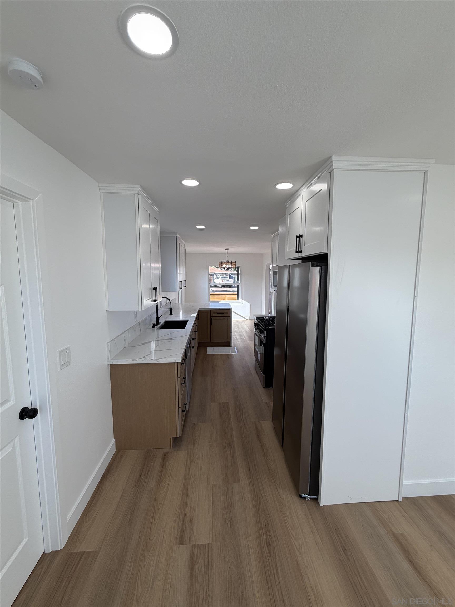 Detail Gallery Image 5 of 20 For 698  J St, Chula Vista,  CA 91910 - 2 Beds | 1 Baths