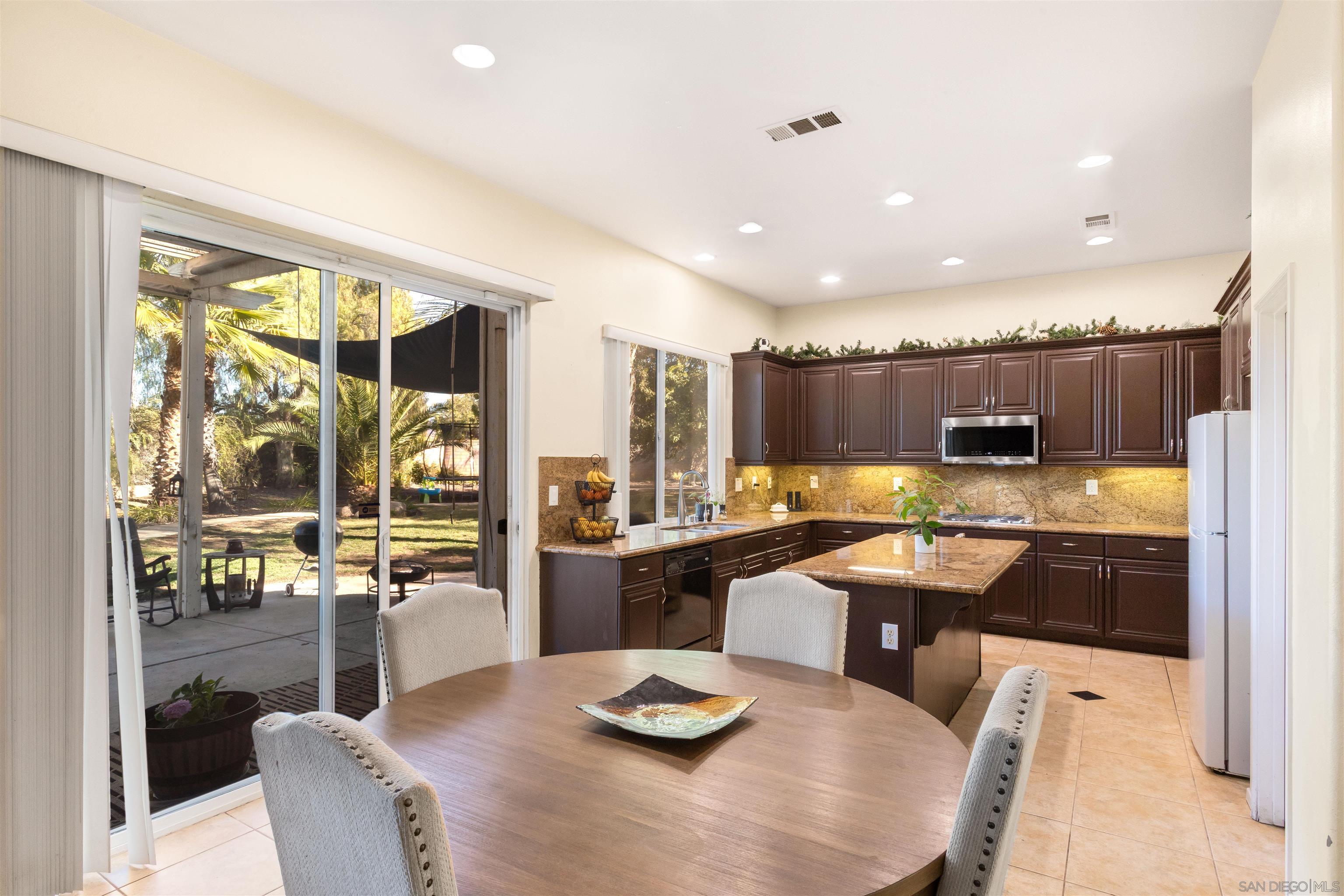 Detail Gallery Image 11 of 62 For 32724  Salvia Cir Winchester, Winchester,  CA 92596 - 5 Beds | 4/1 Baths