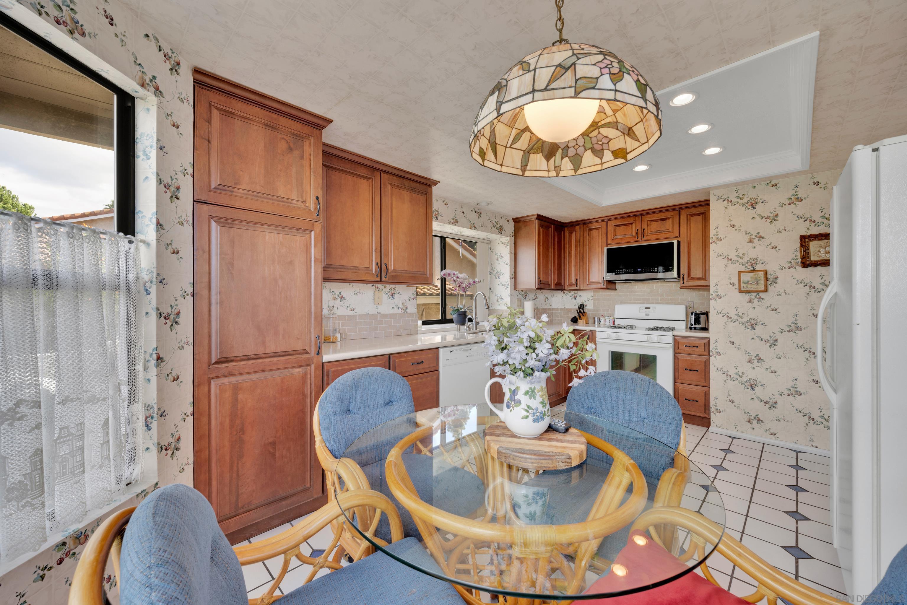 Detail Gallery Image 13 of 33 For 15753  via Calanova, San Diego,  CA 92128 - 2 Beds | 2 Baths