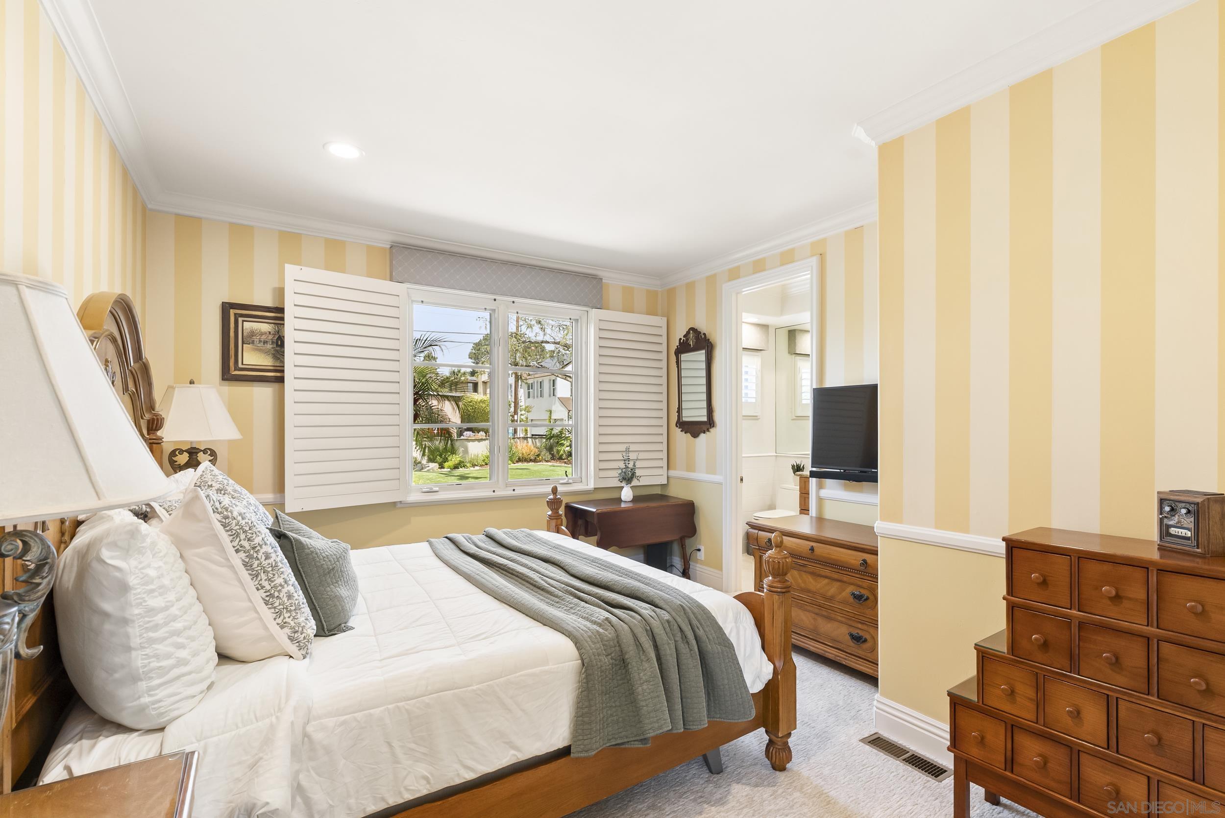 Detail Gallery Image 13 of 75 For 617  Gage Drive, San Diego,  CA 92106 - 5 Beds | 5/1 Baths