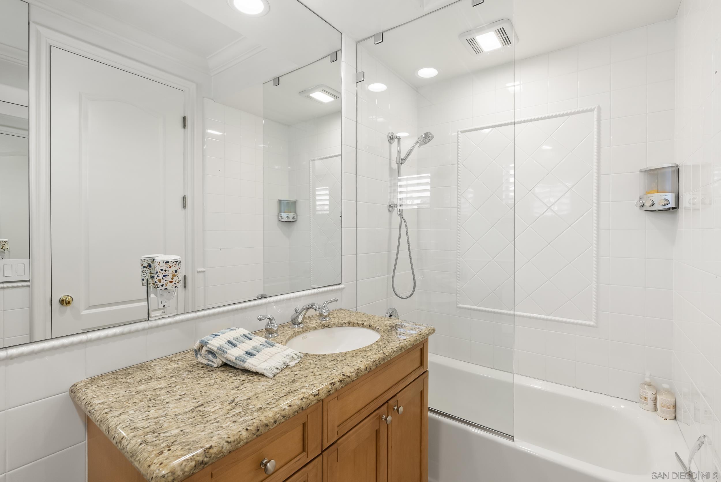 Detail Gallery Image 14 of 75 For 617  Gage Drive, San Diego,  CA 92106 - 5 Beds | 5/1 Baths