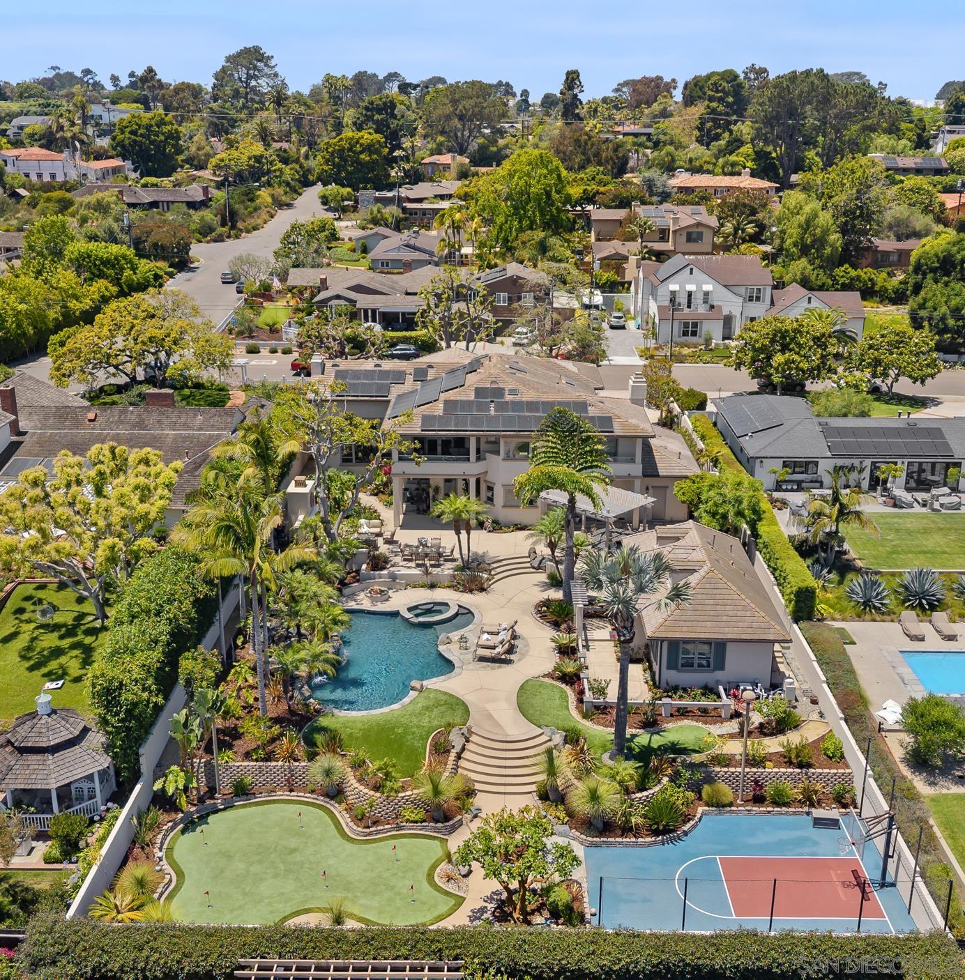 Detail Gallery Image 4 of 75 For 617  Gage Drive, San Diego,  CA 92106 - 5 Beds | 5/1 Baths