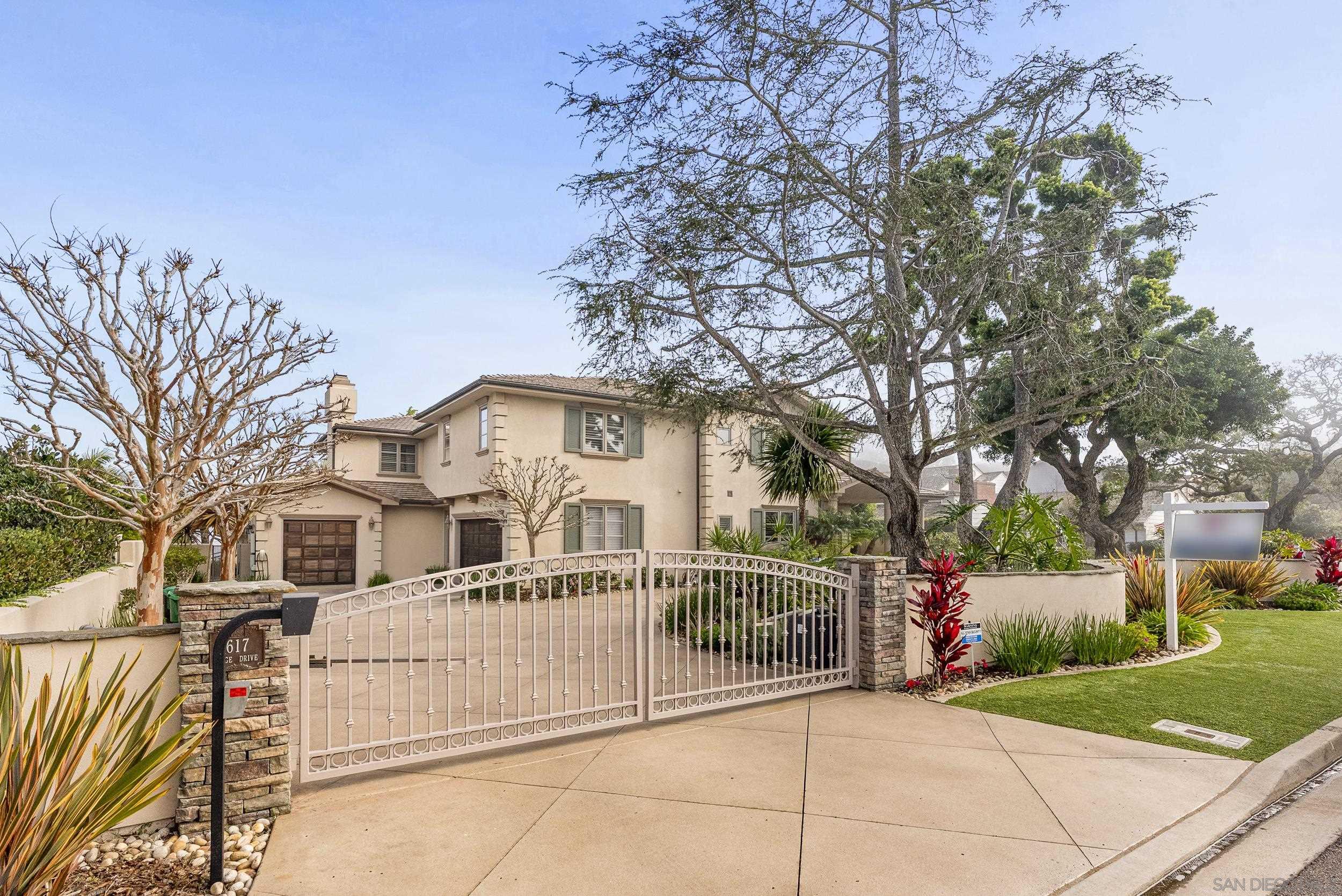 Detail Gallery Image 6 of 75 For 617  Gage Drive, San Diego,  CA 92106 - 5 Beds | 5/1 Baths