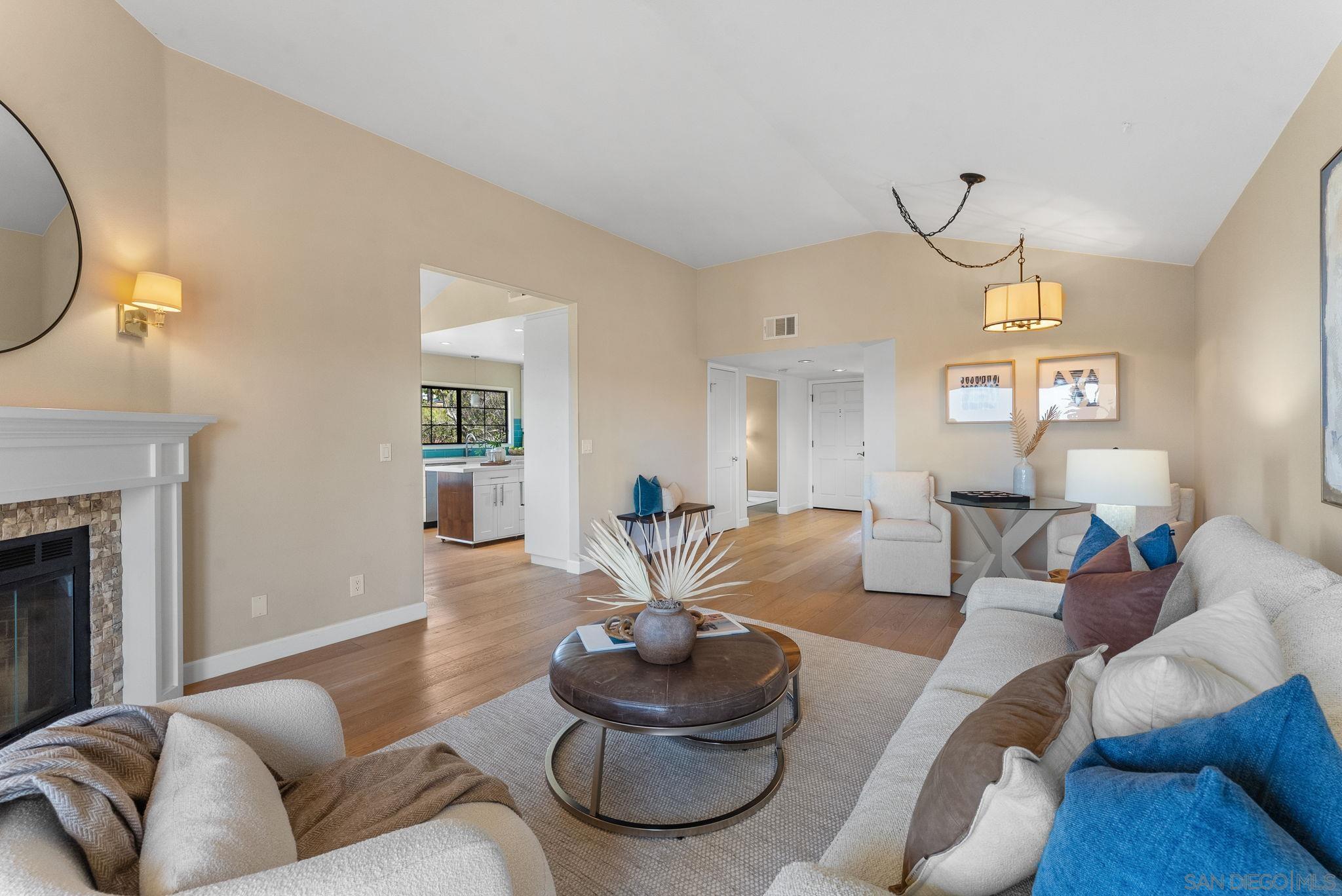 Detail Gallery Image 4 of 27 For 3127  Vista Rica, Carlsbad,  CA 92009 - 3 Beds | 2 Baths