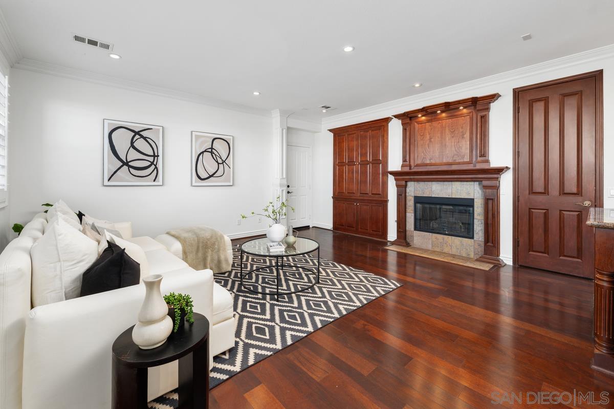 Detail Gallery Image 12 of 46 For 6096  Blue Dawn Trail, San Diego,  CA 92130 - 4 Beds | 2/1 Baths