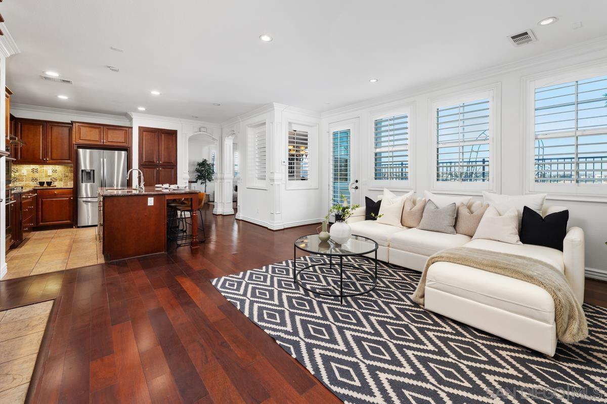 Detail Gallery Image 14 of 46 For 6096  Blue Dawn Trail, San Diego,  CA 92130 - 4 Beds | 2/1 Baths