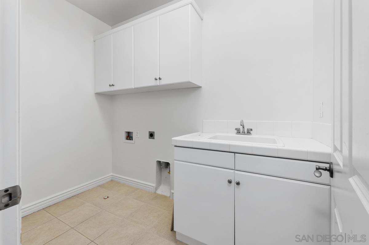 Detail Gallery Image 33 of 46 For 6096  Blue Dawn Trail, San Diego,  CA 92130 - 4 Beds | 2/1 Baths