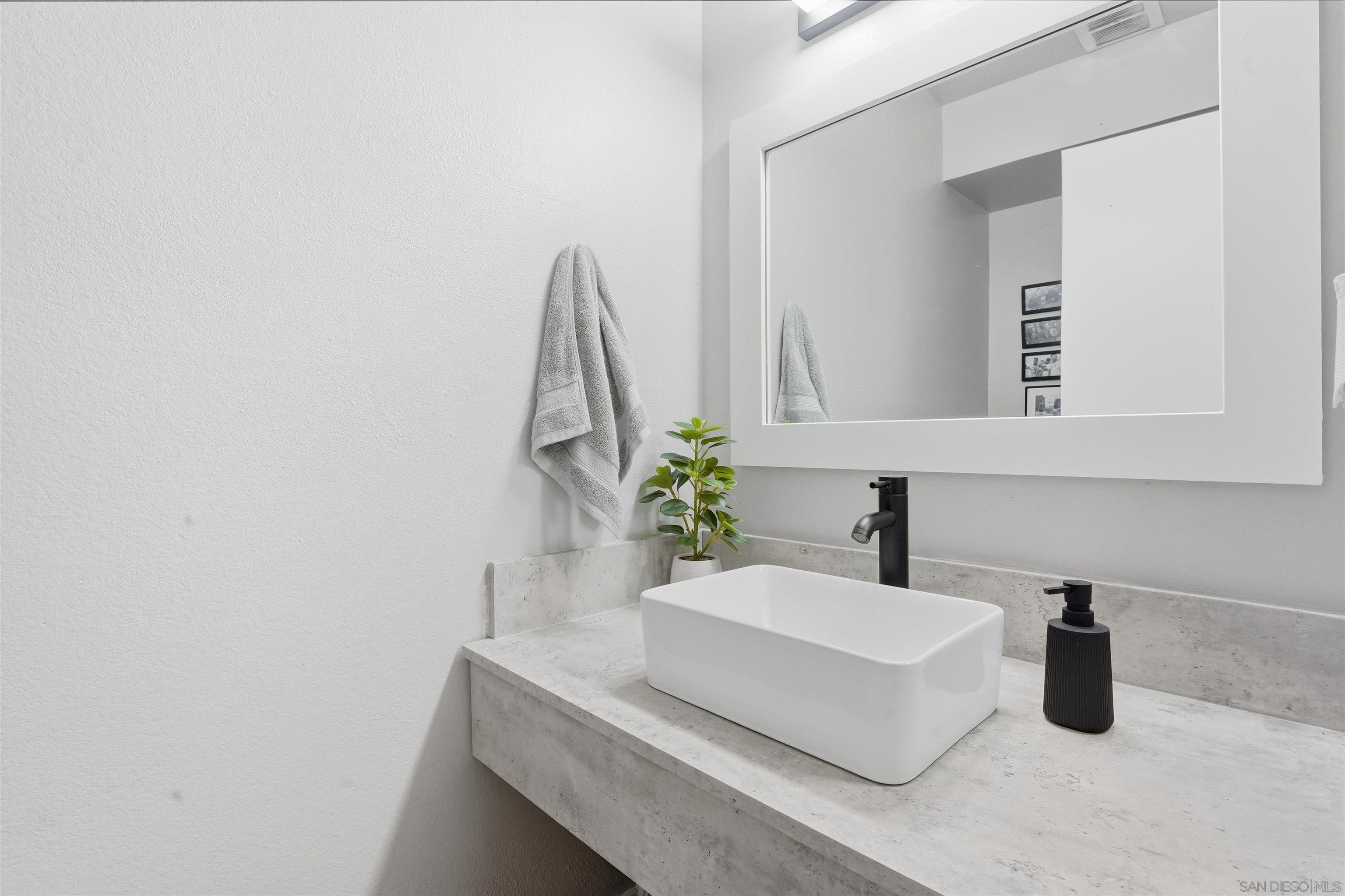 Detail Gallery Image 20 of 37 For 6795  Alvarado Rd  #3,  San Diego,  CA 92120 - 3 Beds | 2/1 Baths