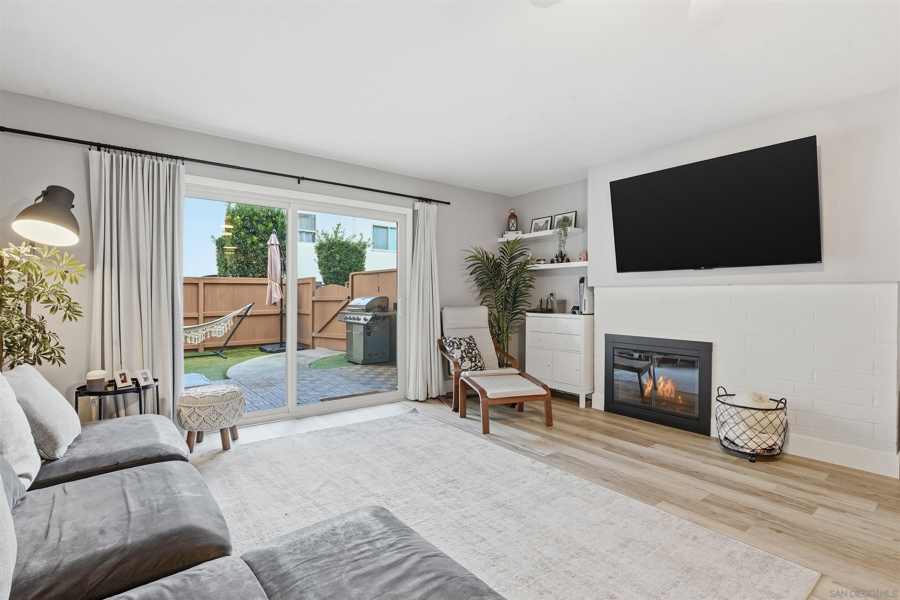 Detail Gallery Image 6 of 37 For 6795  Alvarado Rd  #3,  San Diego,  CA 92120 - 3 Beds | 2/1 Baths