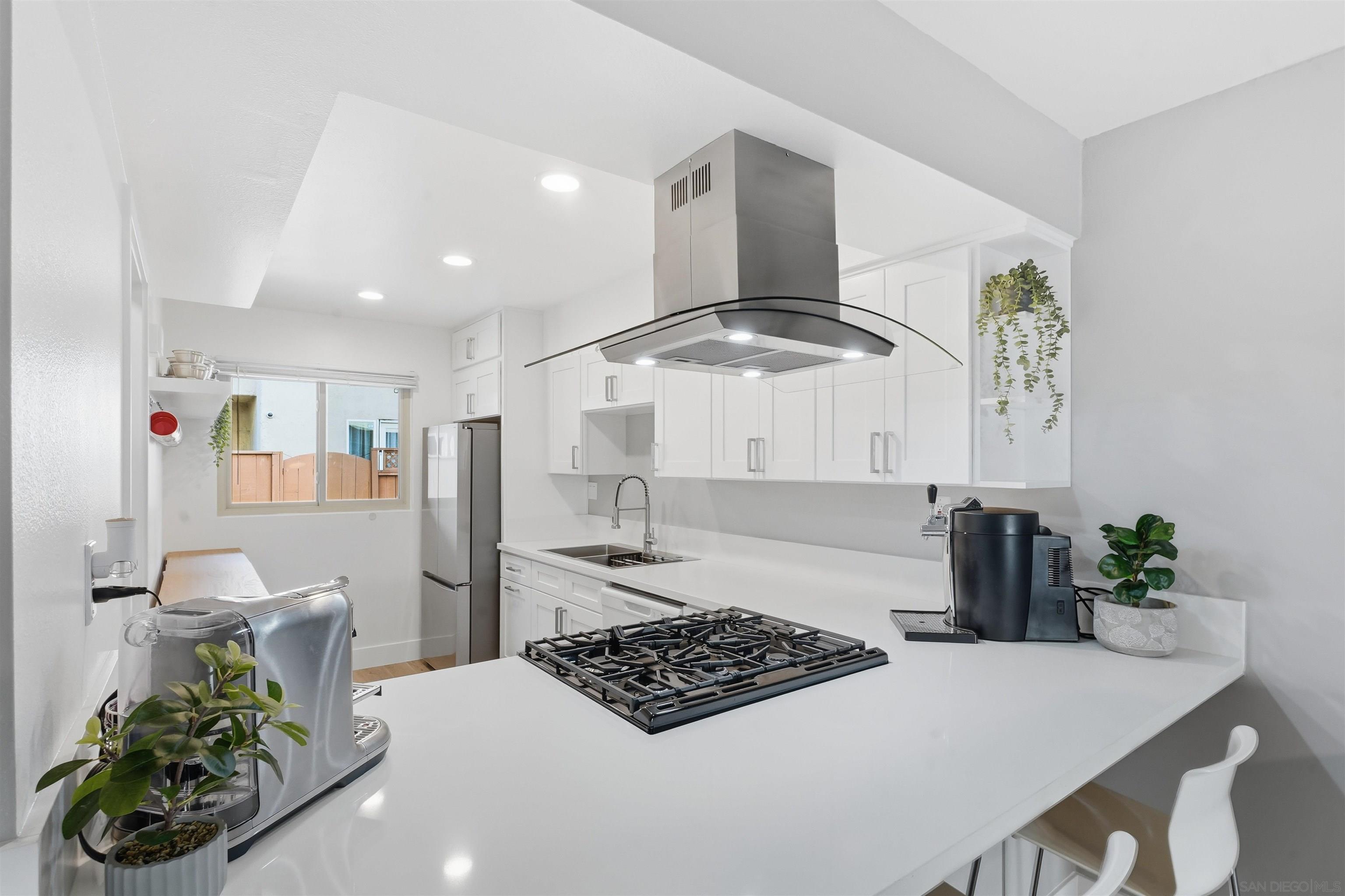 Detail Gallery Image 10 of 37 For 6795  Alvarado Rd  #3,  San Diego,  CA 92120 - 3 Beds | 2/1 Baths