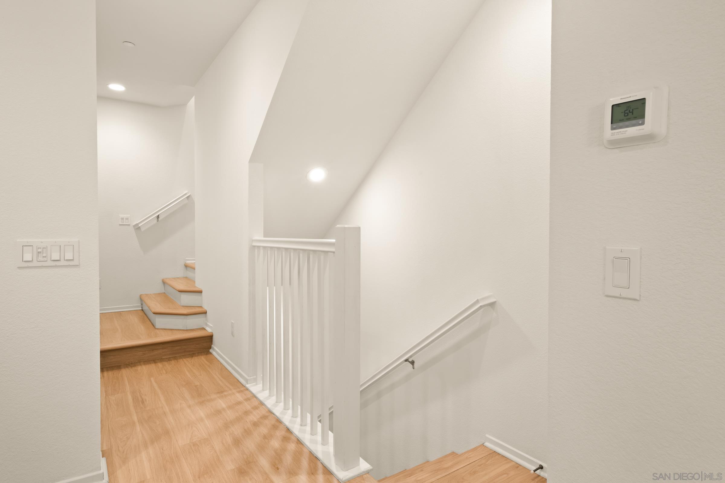 Detail Gallery Image 13 of 52 For 1118  via Lucero, Oceanside,  CA 92056 - 4 Beds | 3/1 Baths