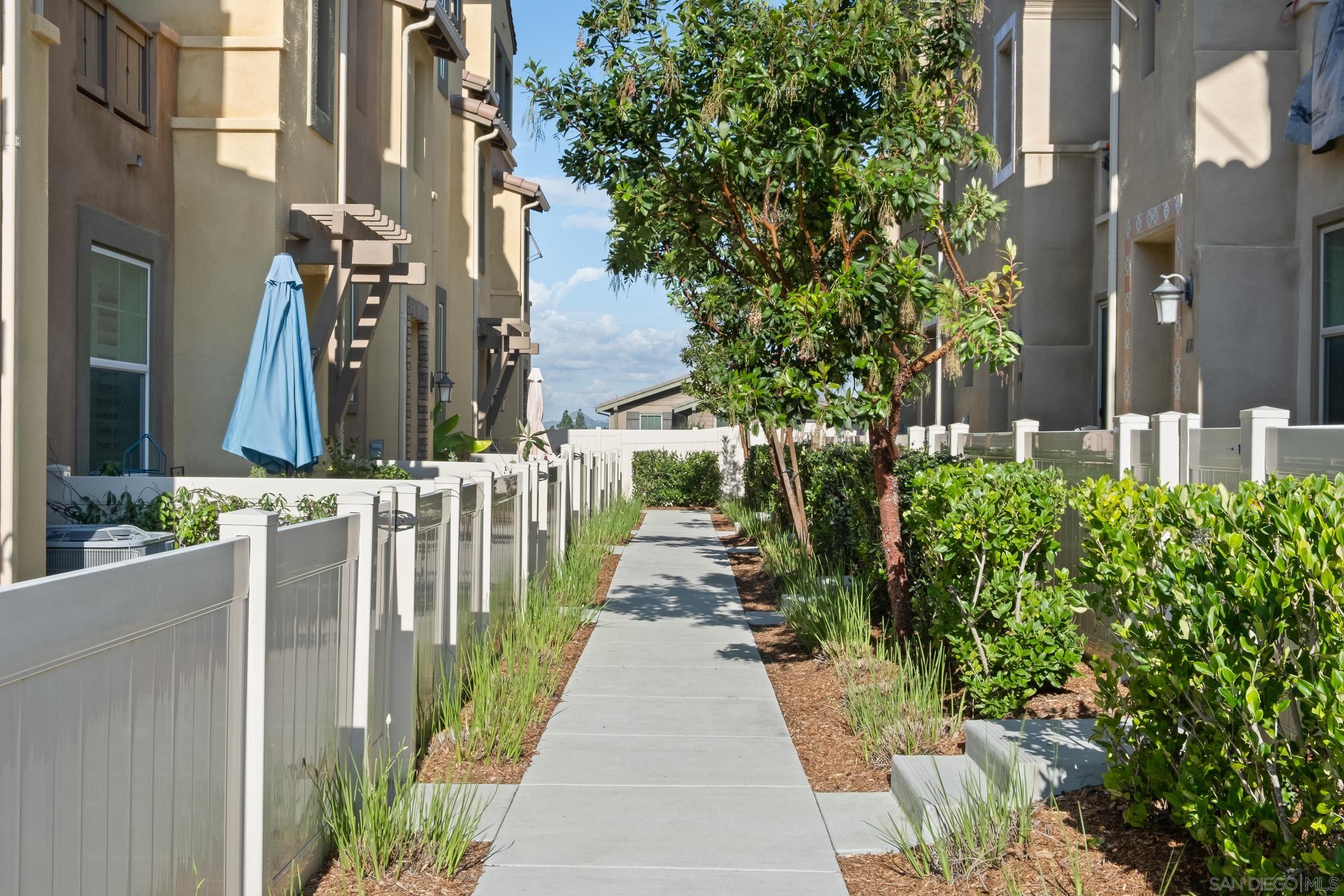 Detail Gallery Image 20 of 52 For 1118  via Lucero, Oceanside,  CA 92056 - 4 Beds | 3/1 Baths