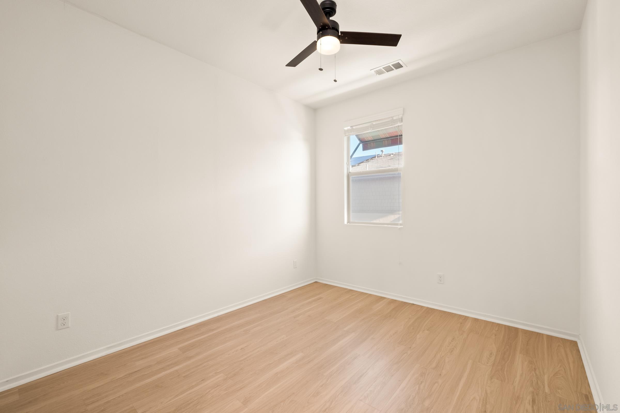 Detail Gallery Image 22 of 52 For 1118  via Lucero, Oceanside,  CA 92056 - 4 Beds | 3/1 Baths