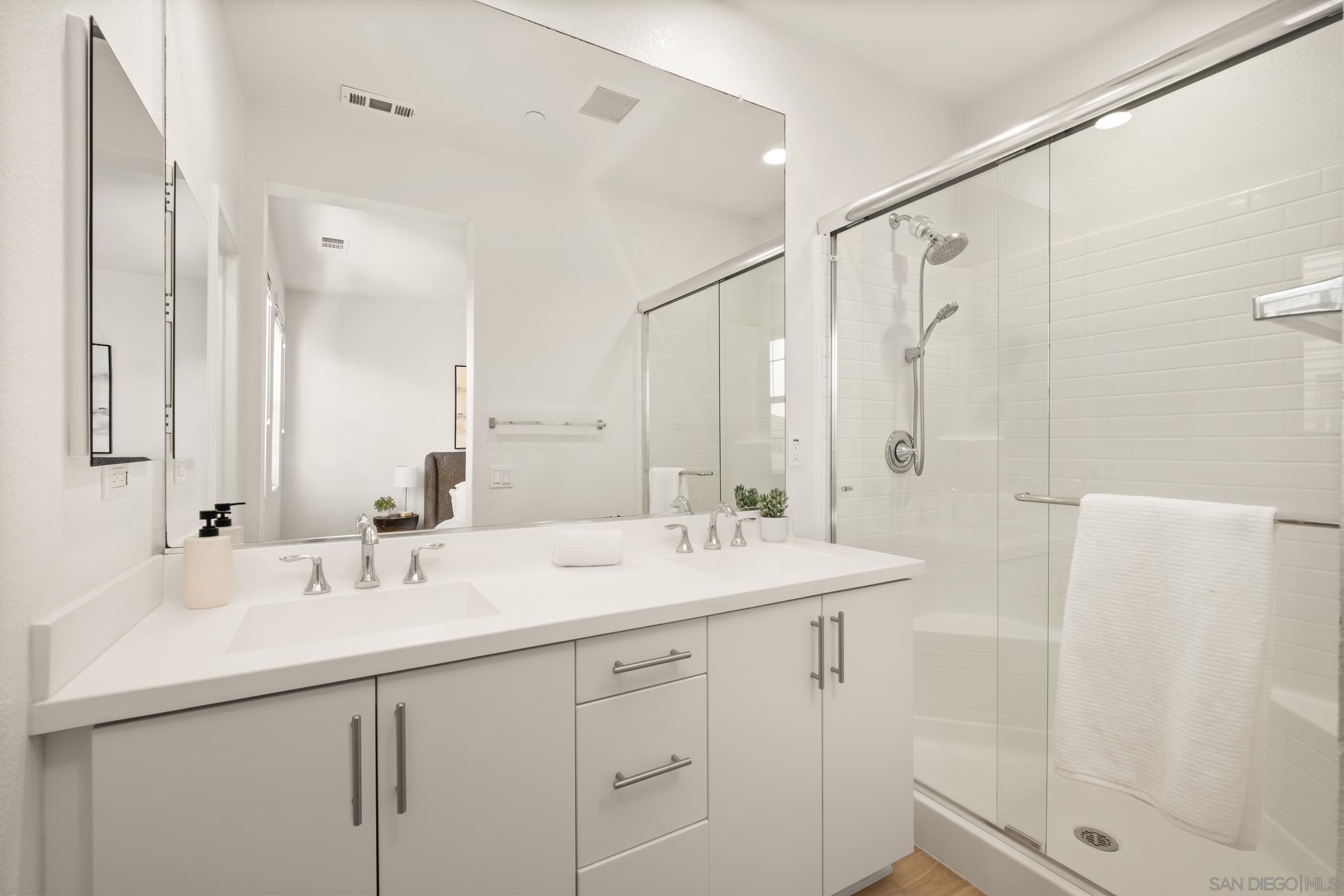 Detail Gallery Image 28 of 52 For 1118  via Lucero, Oceanside,  CA 92056 - 4 Beds | 3/1 Baths