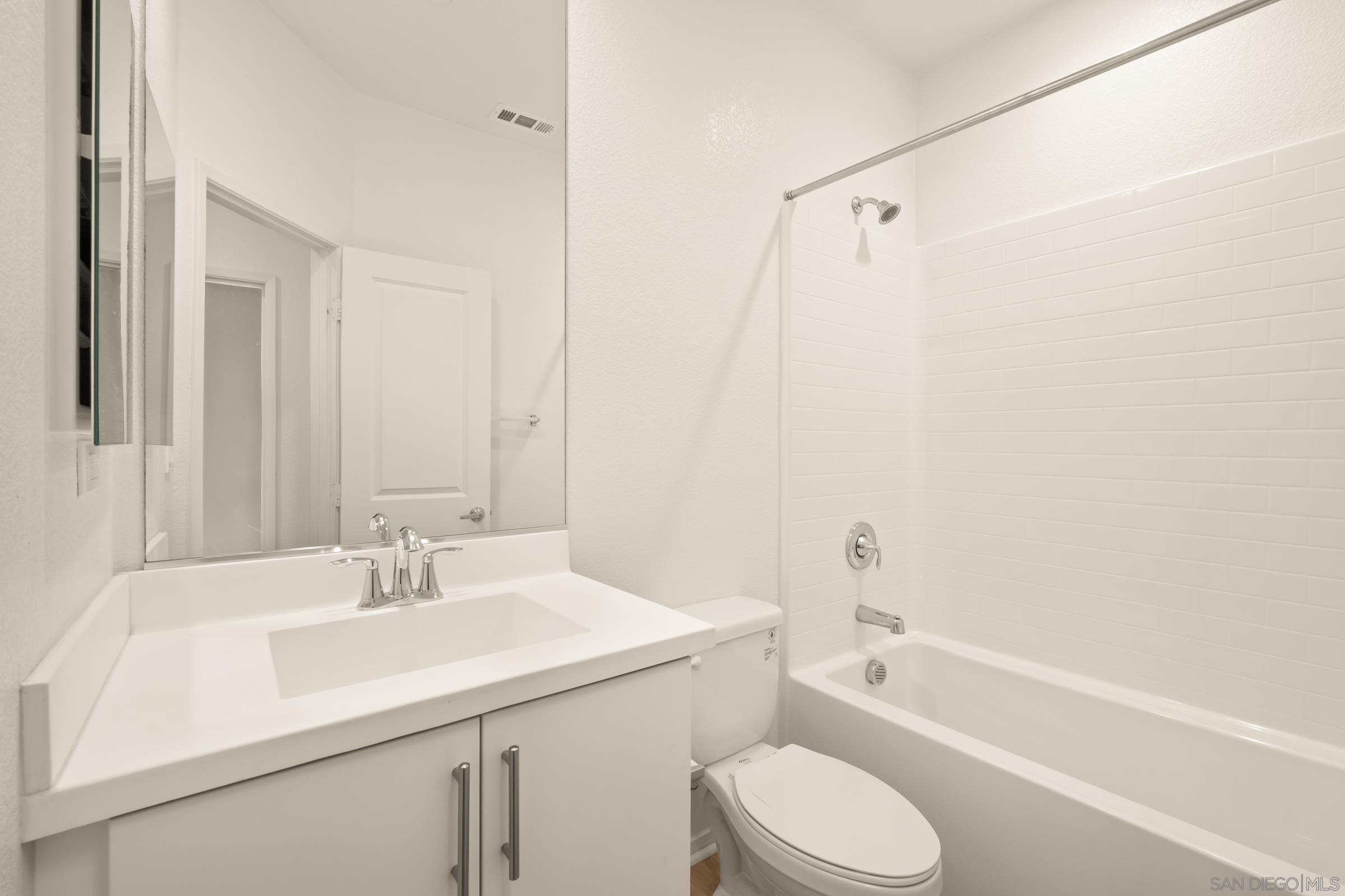 Detail Gallery Image 30 of 52 For 1118  via Lucero, Oceanside,  CA 92056 - 4 Beds | 3/1 Baths