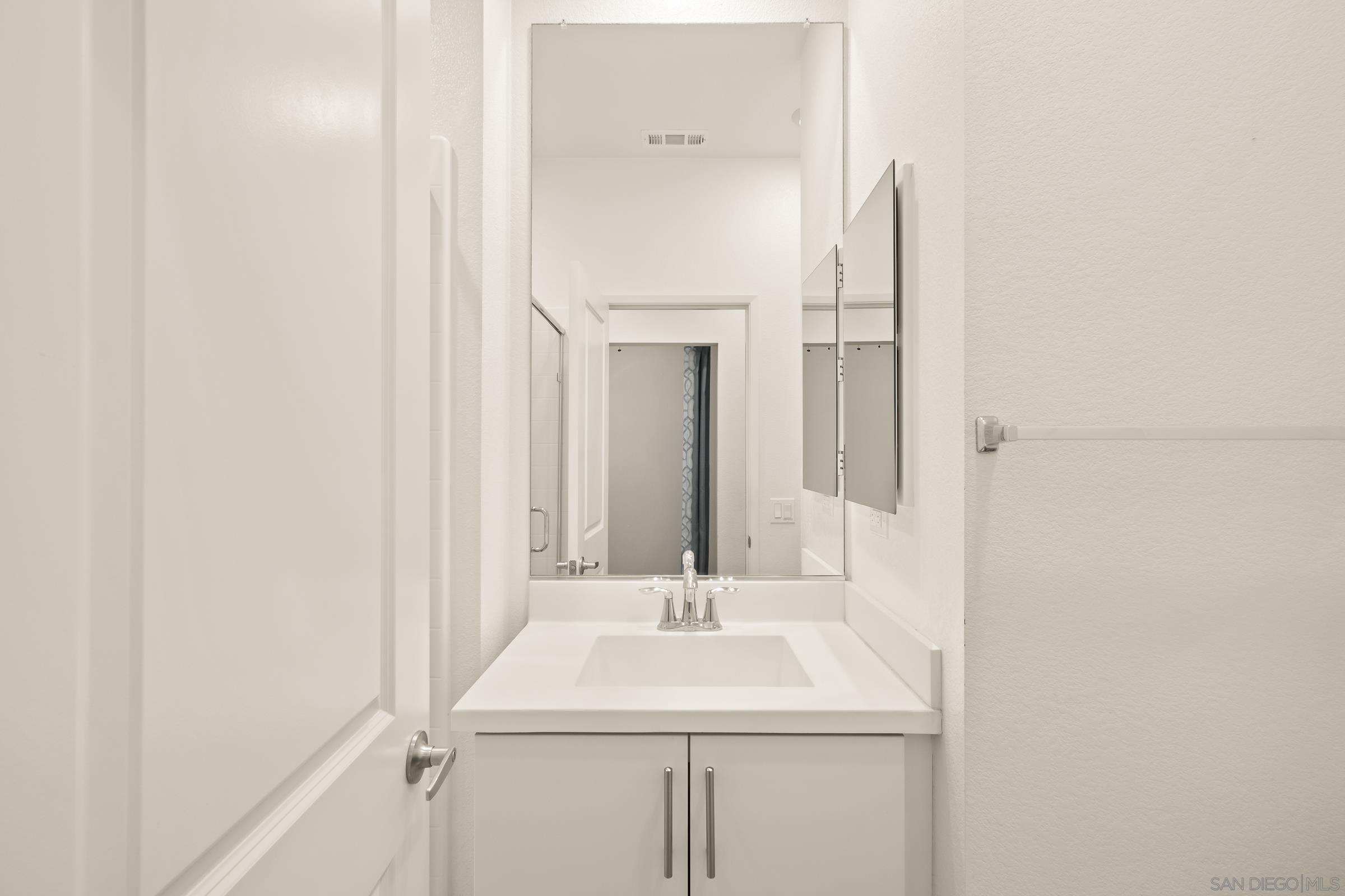 Detail Gallery Image 35 of 52 For 1118  via Lucero, Oceanside,  CA 92056 - 4 Beds | 3/1 Baths