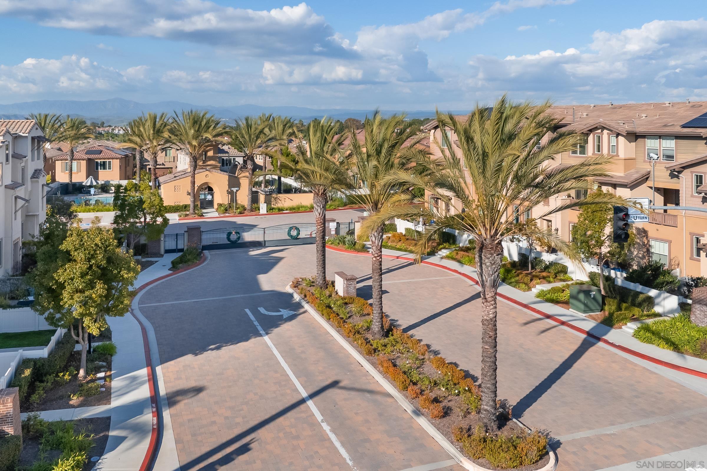 Detail Gallery Image 38 of 52 For 1118  via Lucero, Oceanside,  CA 92056 - 4 Beds | 3/1 Baths