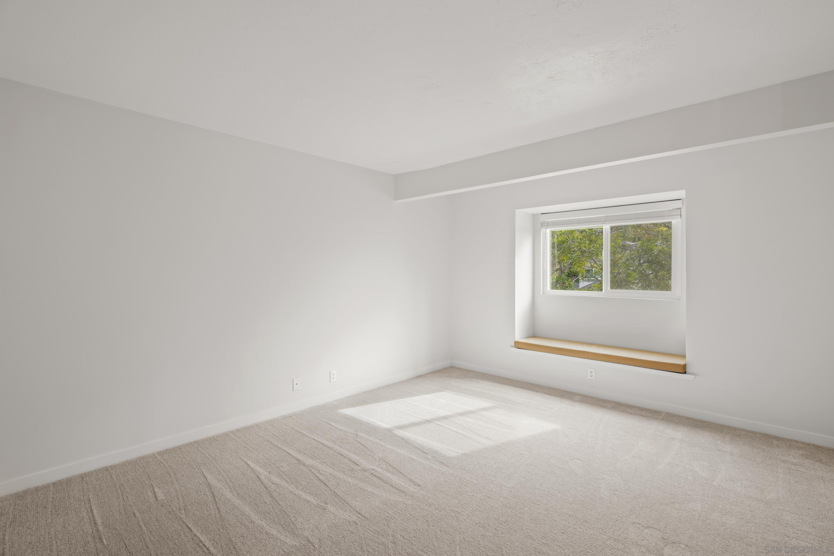 Detail Gallery Image 12 of 21 For 4216  Esperanza Way, Oceanside,  CA 92056 - 3 Beds | 2/1 Baths