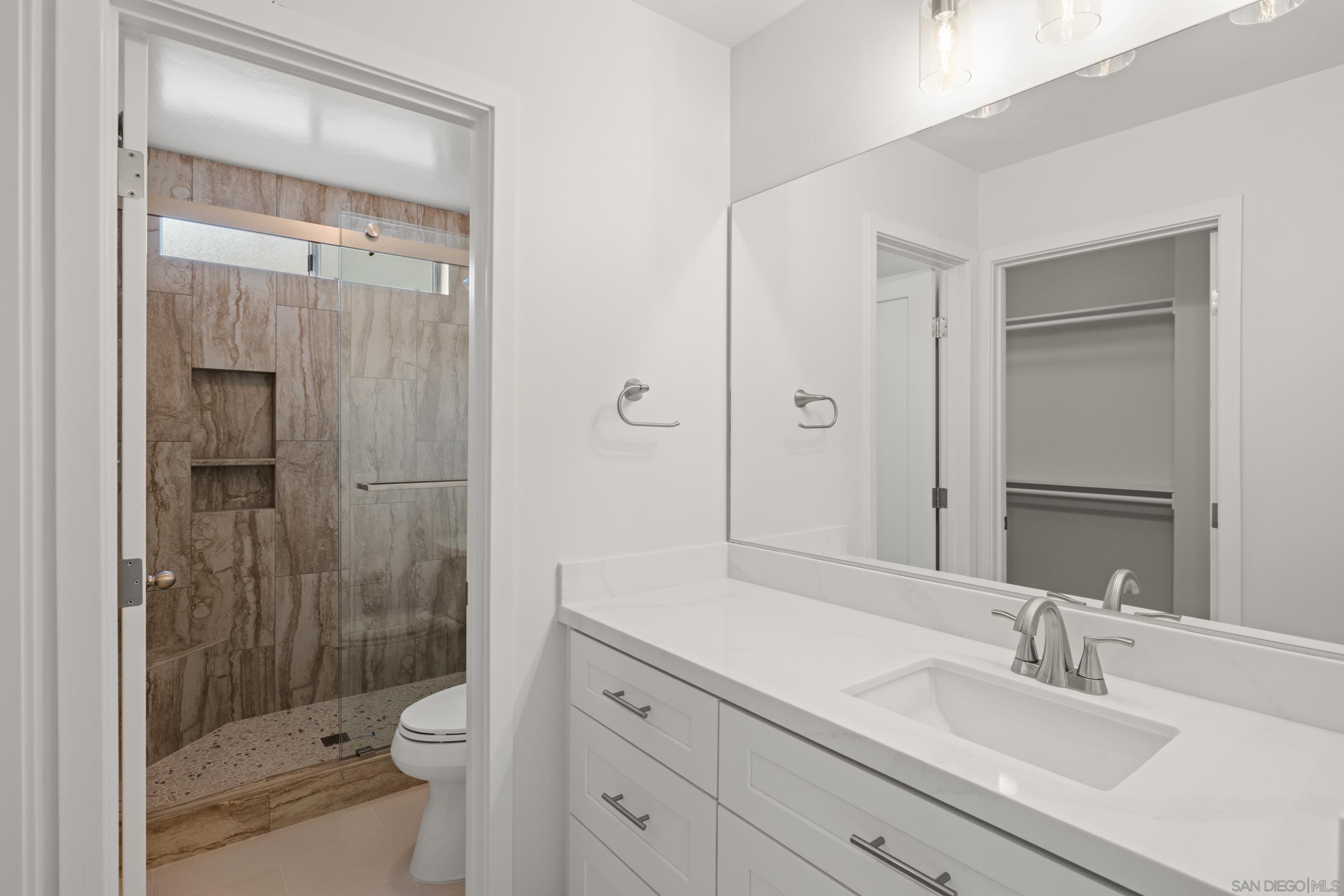 Detail Gallery Image 13 of 21 For 4216  Esperanza Way, Oceanside,  CA 92056 - 3 Beds | 2/1 Baths