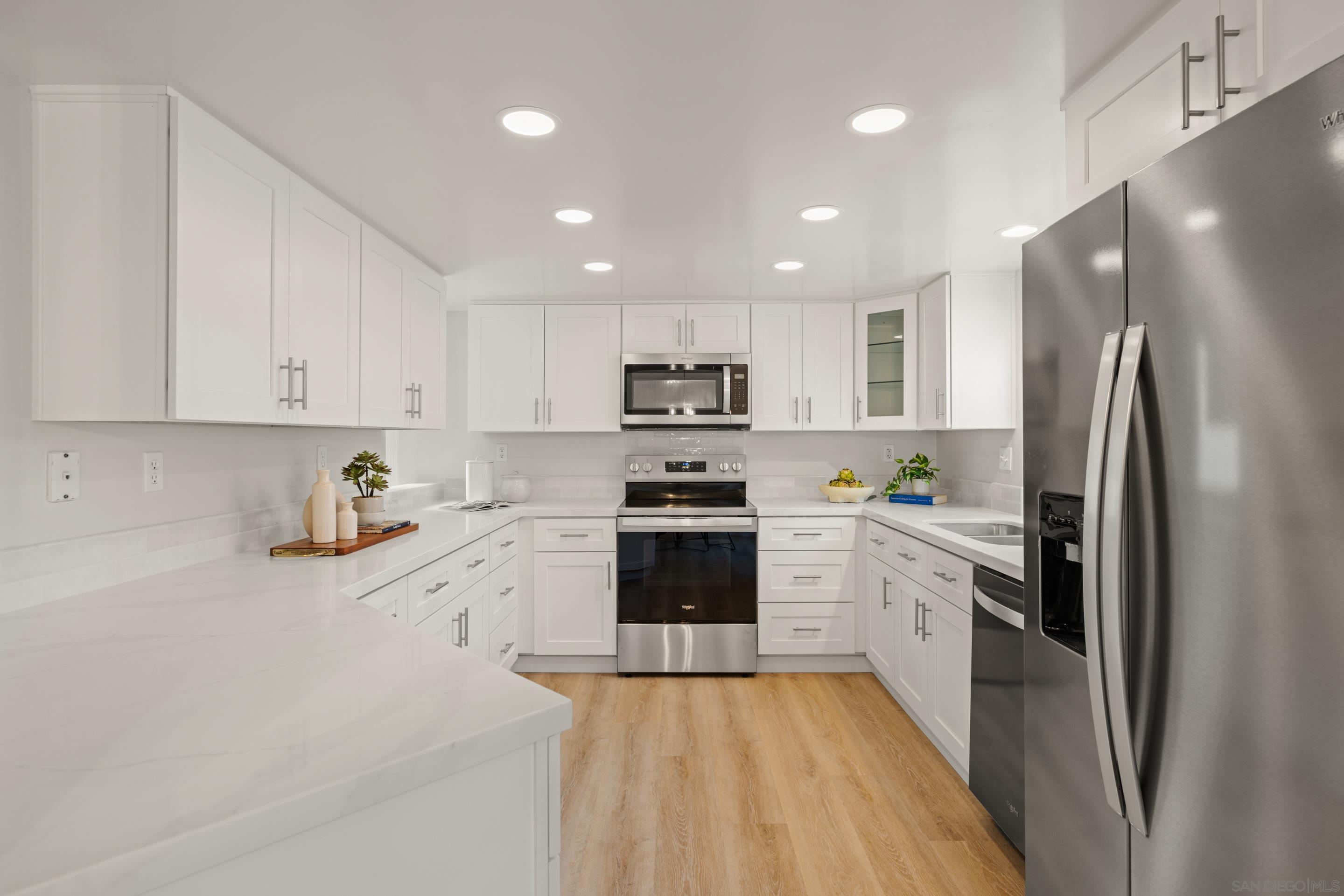 Detail Gallery Image 8 of 21 For 4216  Esperanza Way, Oceanside,  CA 92056 - 3 Beds | 2/1 Baths