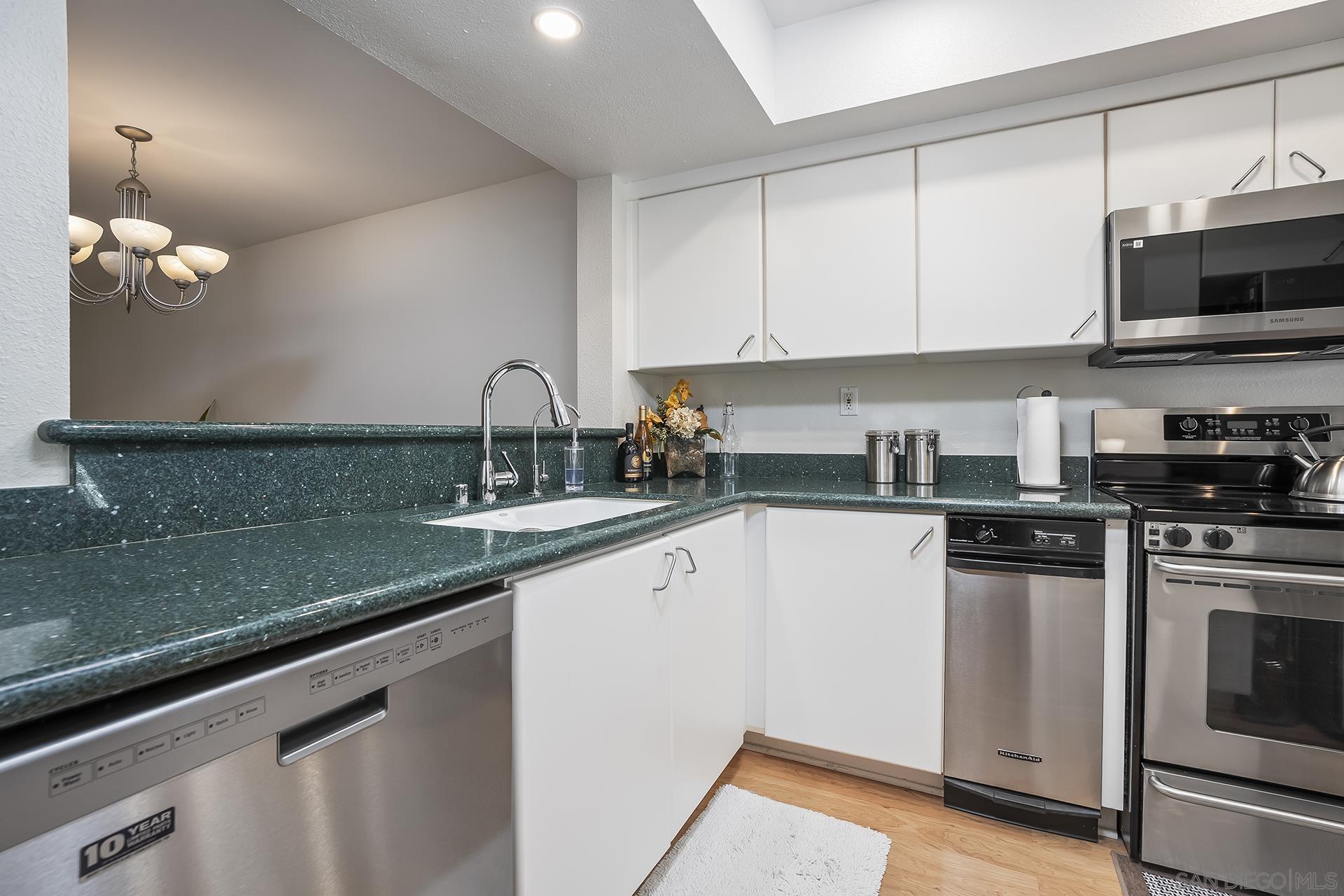 Detail Gallery Image 12 of 38 For 3436  Mission Mesa Way, San Diego,  CA 92120 - 2 Beds | 2/1 Baths