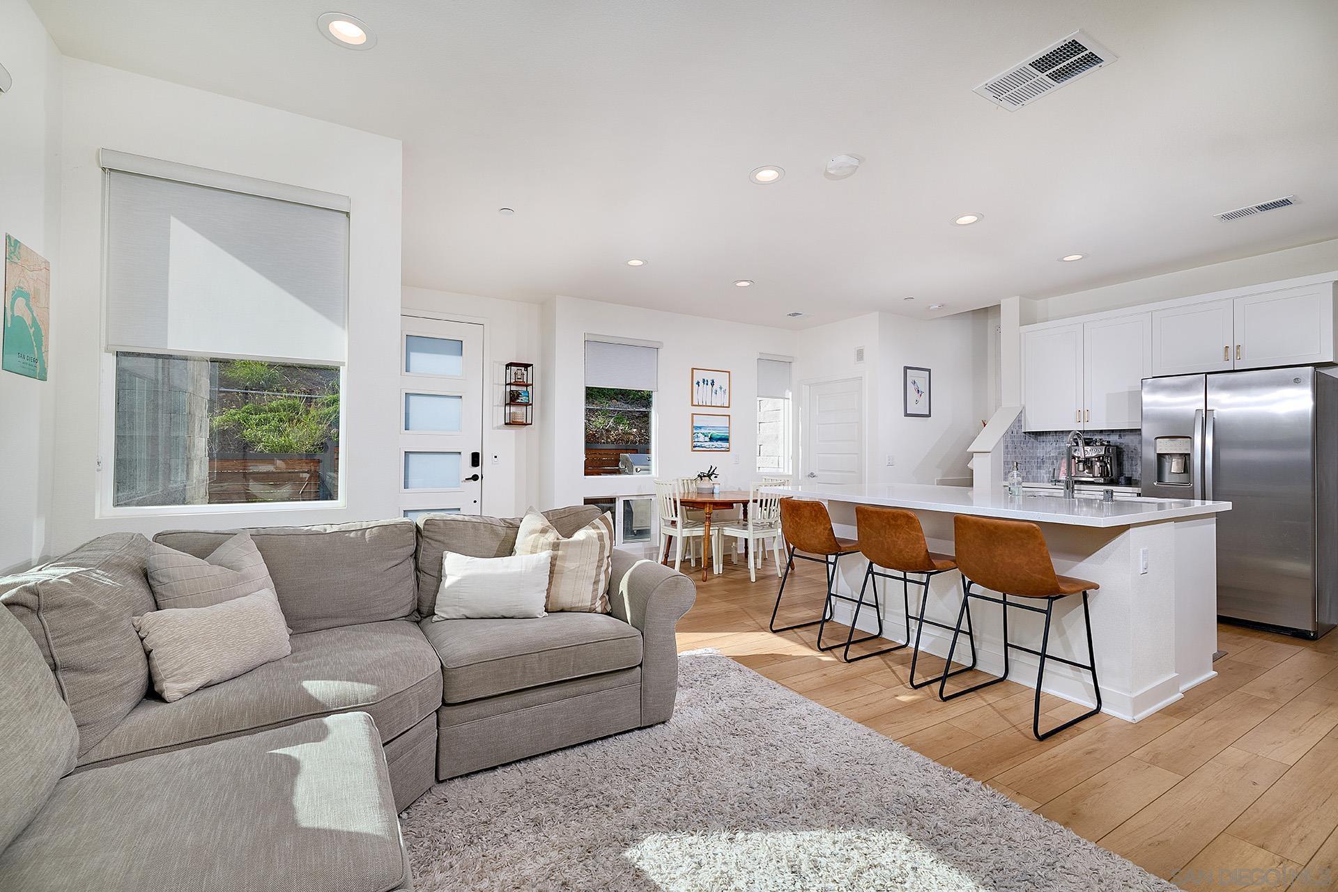 Detail Gallery Image 11 of 39 For 10992  Lotta Ct, San Diego,  CA 92126 - 3 Beds | 2/1 Baths