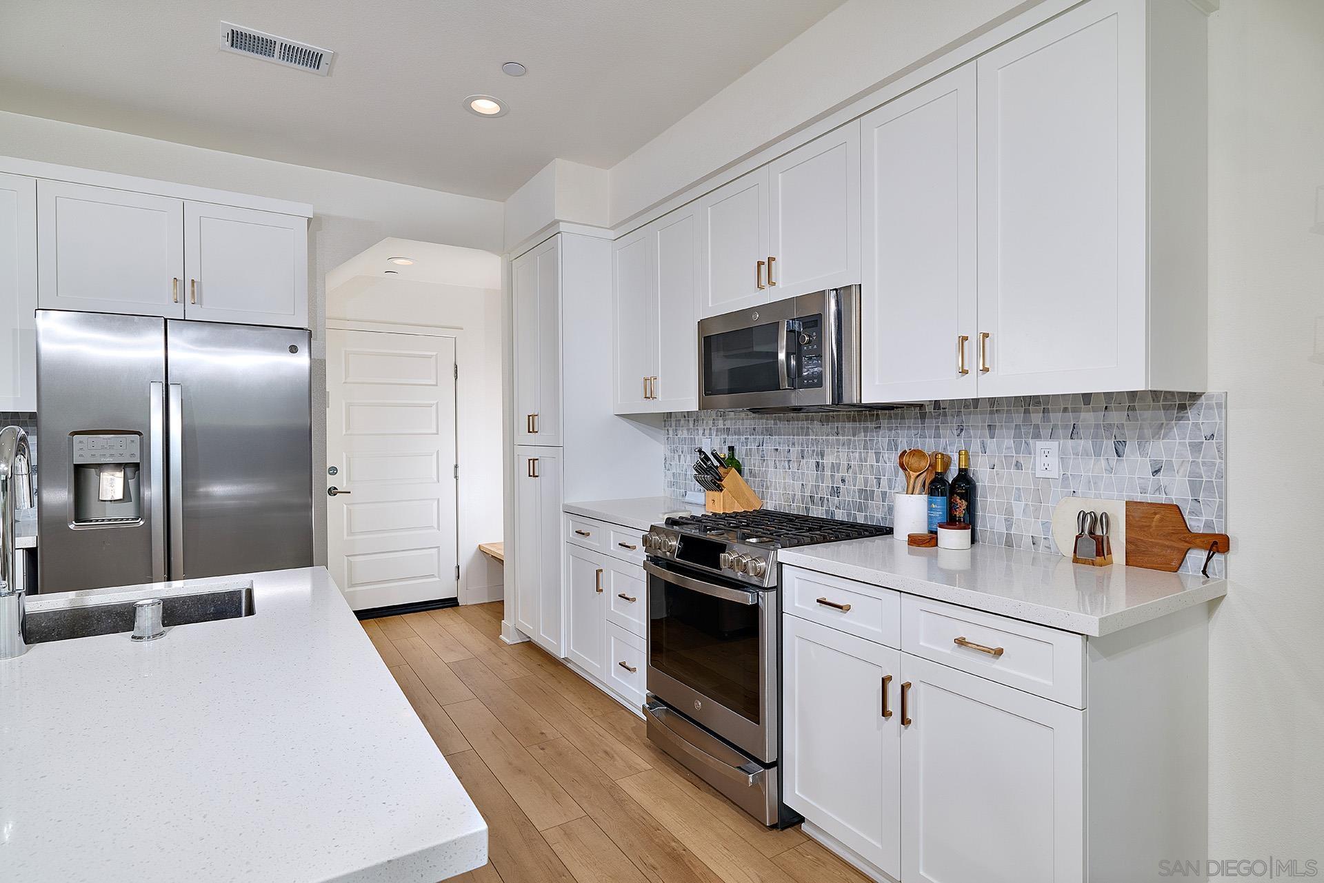 Detail Gallery Image 16 of 39 For 10992  Lotta Ct, San Diego,  CA 92126 - 3 Beds | 2/1 Baths