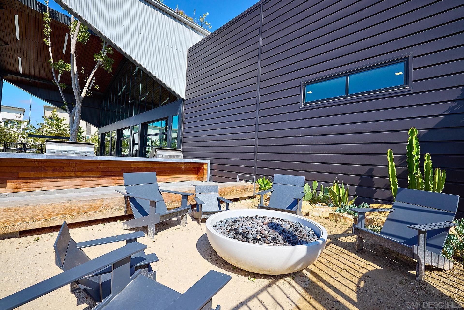 Detail Gallery Image 29 of 39 For 10992  Lotta Ct, San Diego,  CA 92126 - 3 Beds | 2/1 Baths