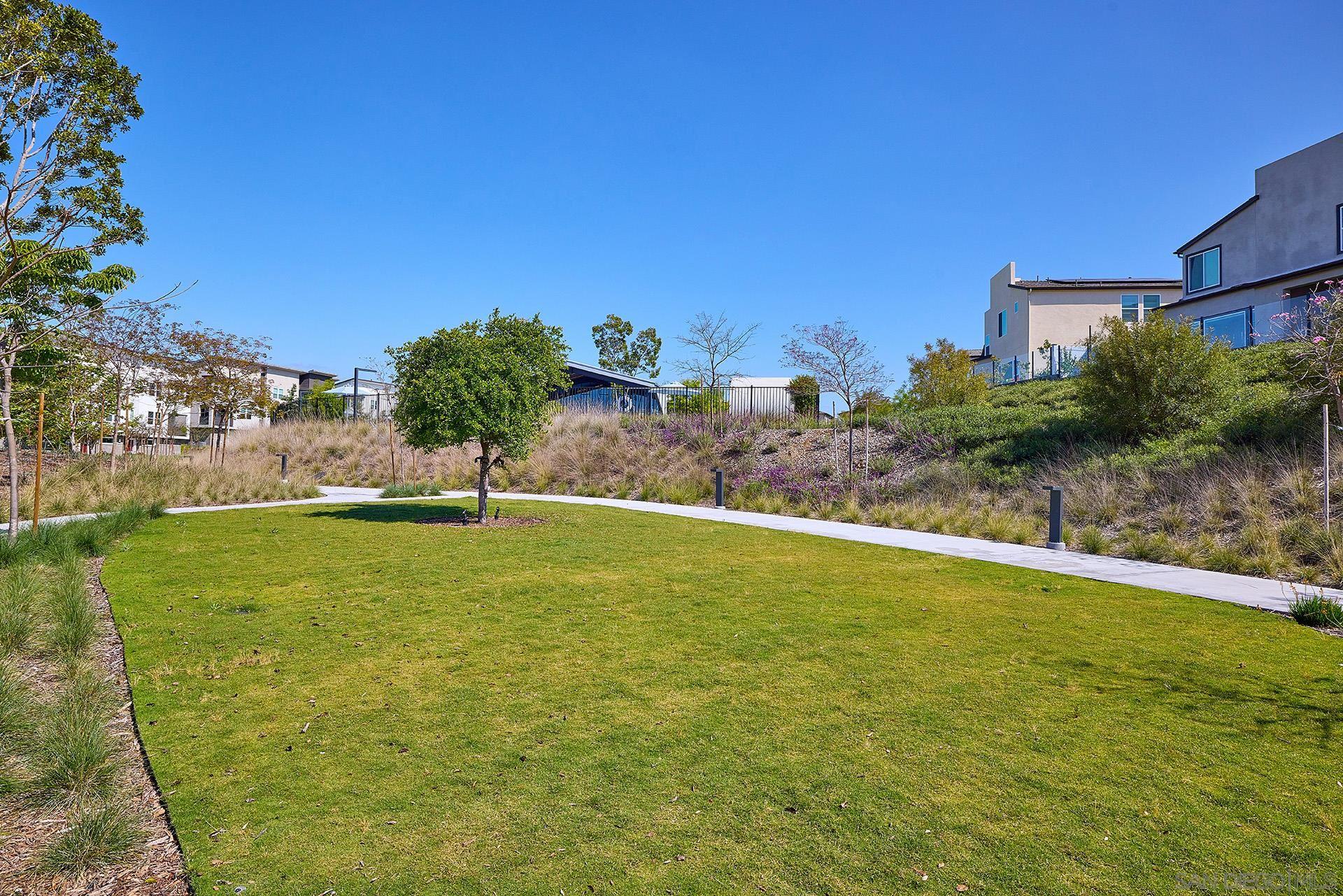 Detail Gallery Image 35 of 39 For 10992  Lotta Ct, San Diego,  CA 92126 - 3 Beds | 2/1 Baths