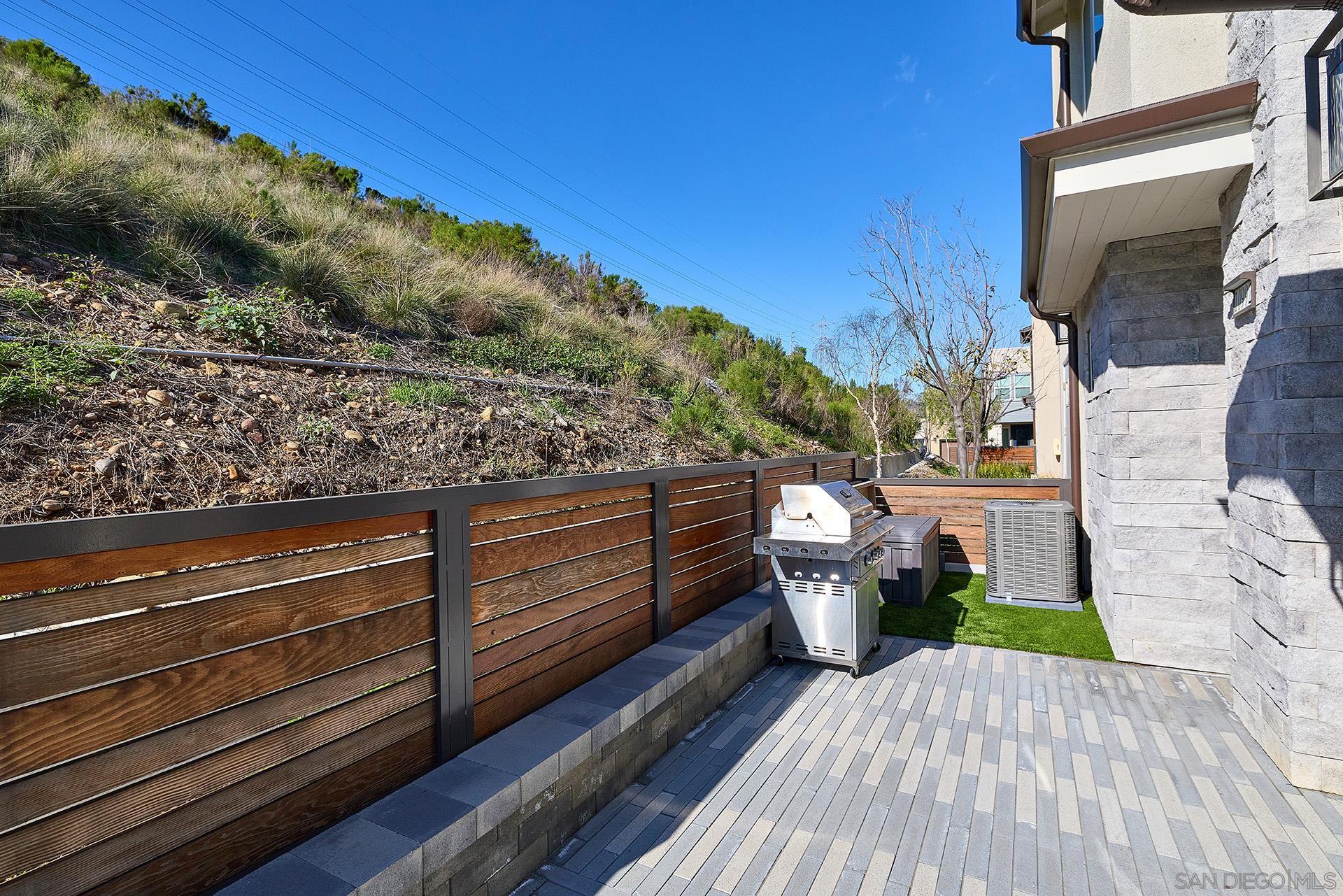 Detail Gallery Image 5 of 39 For 10992  Lotta Ct, San Diego,  CA 92126 - 3 Beds | 2/1 Baths