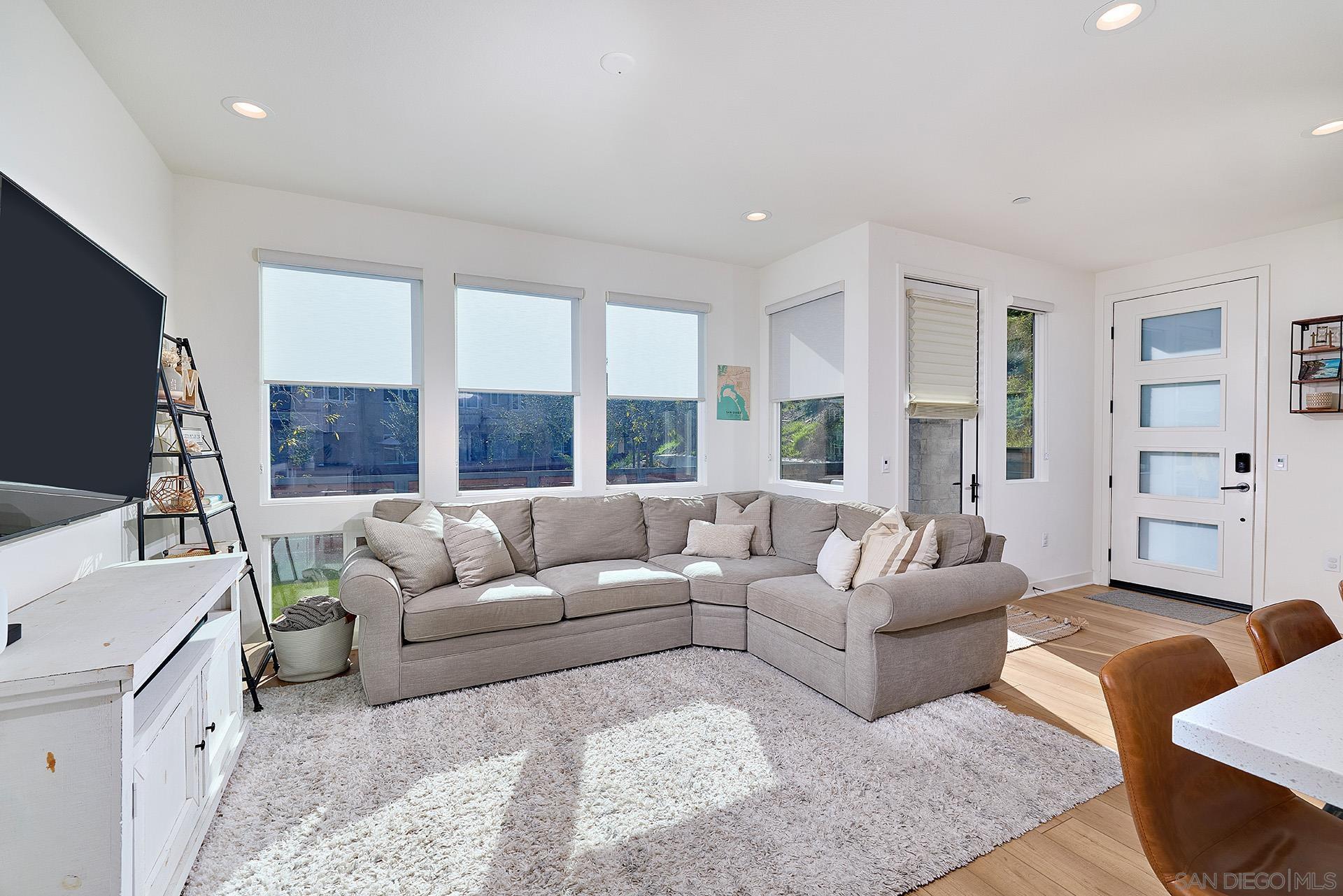 Detail Gallery Image 9 of 39 For 10992  Lotta Ct, San Diego,  CA 92126 - 3 Beds | 2/1 Baths