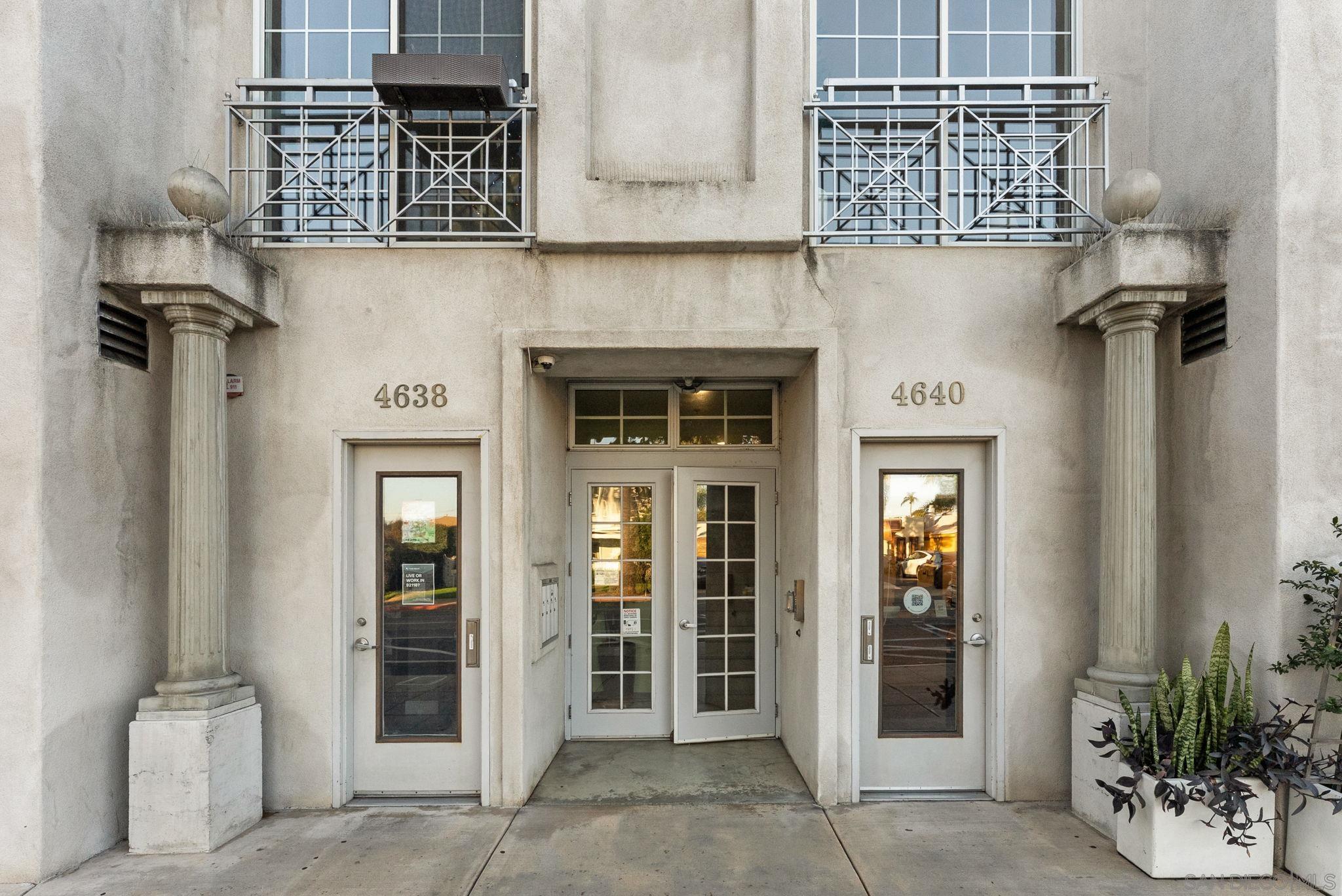 Detail Gallery Image 2 of 30 For 4640  Park Blvd  #C,  San Diego,  CA 92116 - 2 Beds | 2 Baths