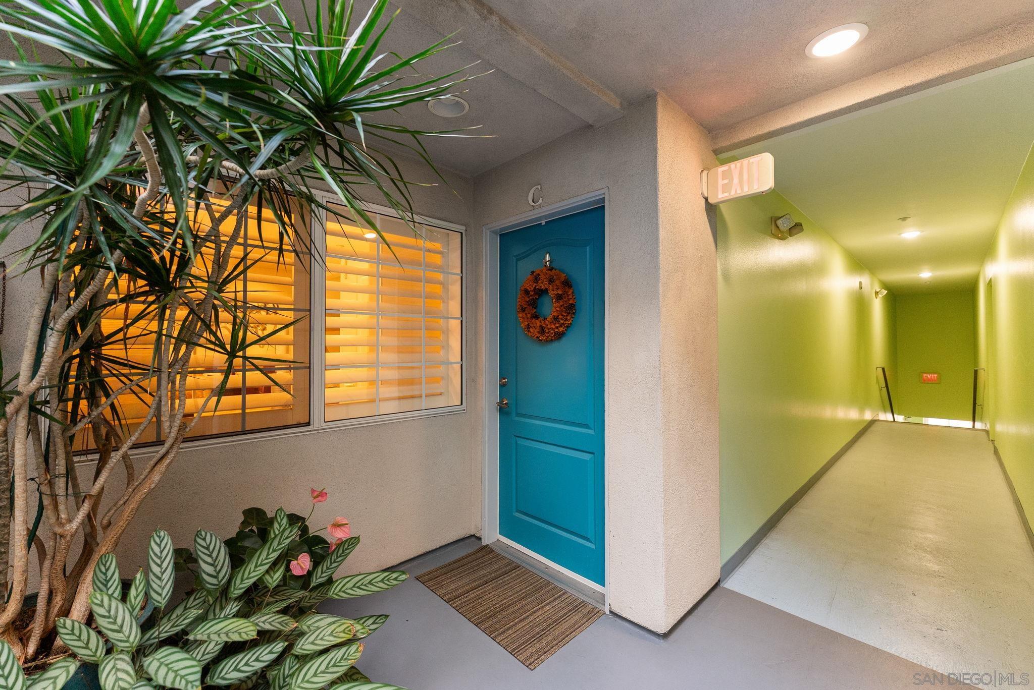 Detail Gallery Image 3 of 30 For 4640  Park Blvd  #C,  San Diego,  CA 92116 - 2 Beds | 2 Baths