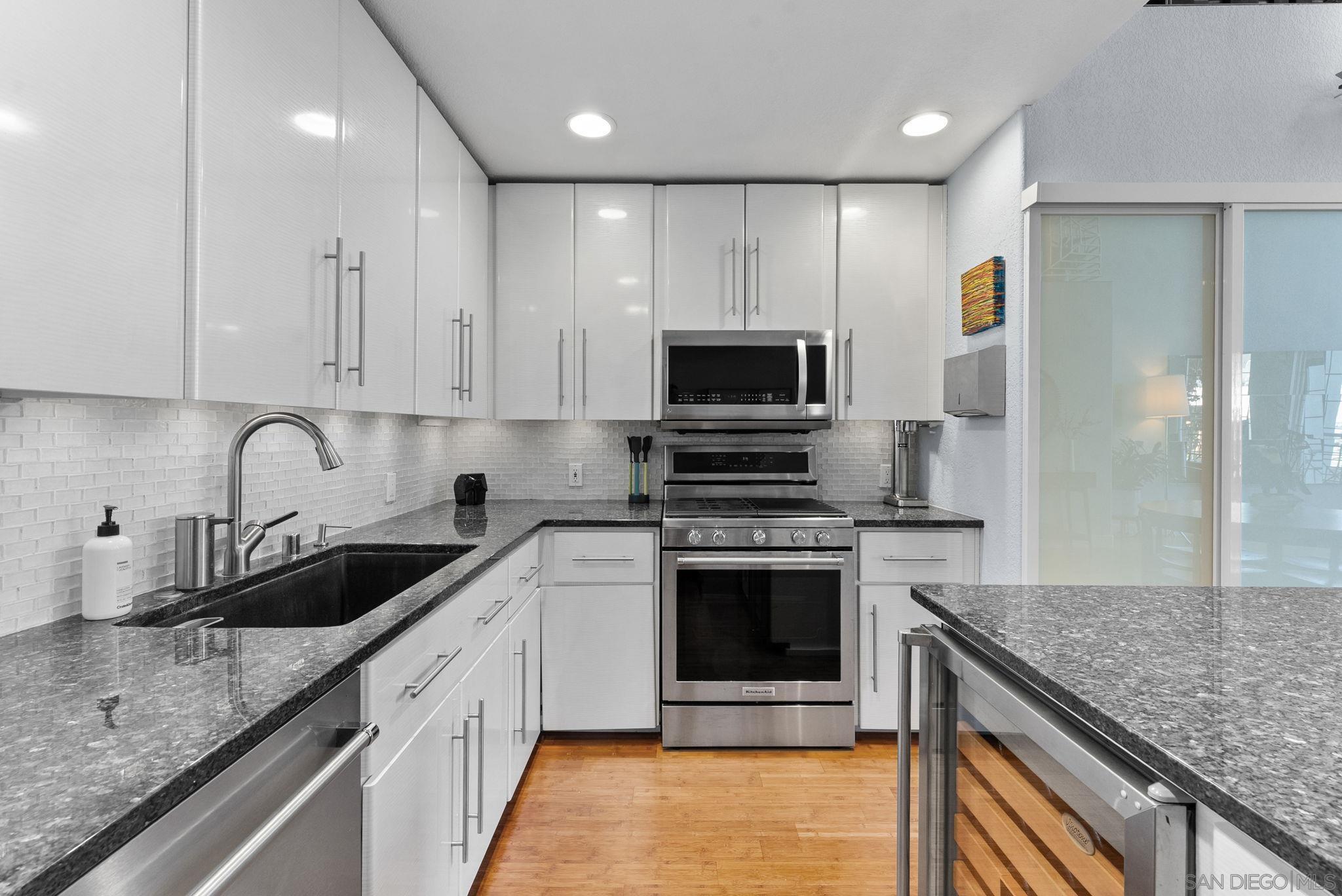 Detail Gallery Image 10 of 30 For 4640  Park Blvd  #C,  San Diego,  CA 92116 - 2 Beds | 2 Baths