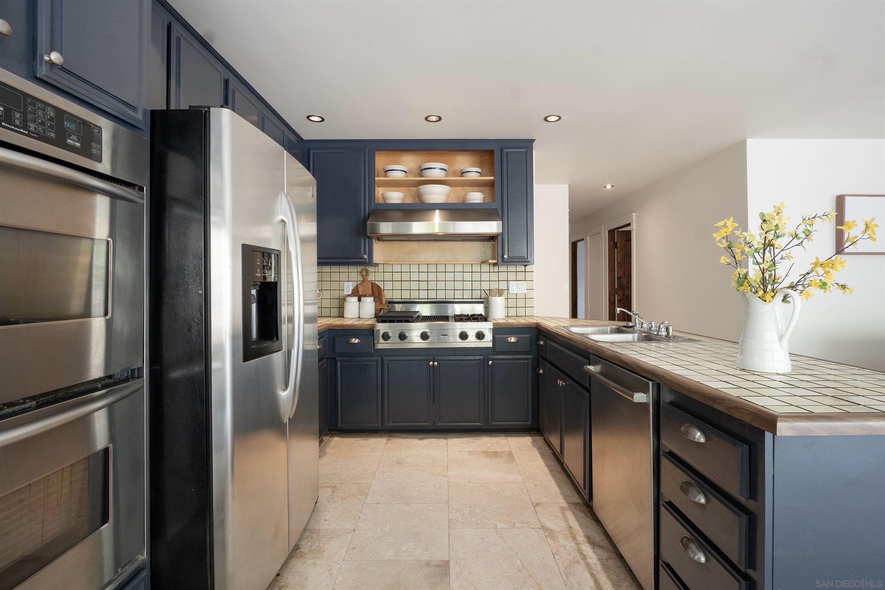 Detail Gallery Image 14 of 37 For 1760  Woodbine Pl, Oceanside,  CA 92054 - 4 Beds | 2 Baths