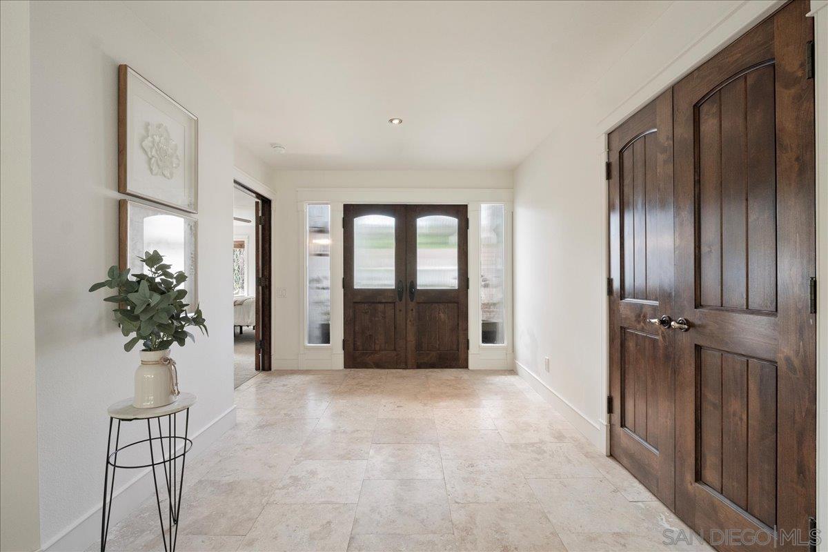 Detail Gallery Image 3 of 37 For 1760  Woodbine Pl, Oceanside,  CA 92054 - 4 Beds | 2 Baths