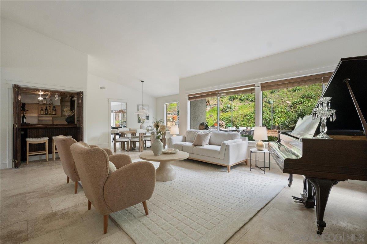 Detail Gallery Image 8 of 37 For 1760  Woodbine Pl, Oceanside,  CA 92054 - 4 Beds | 2 Baths