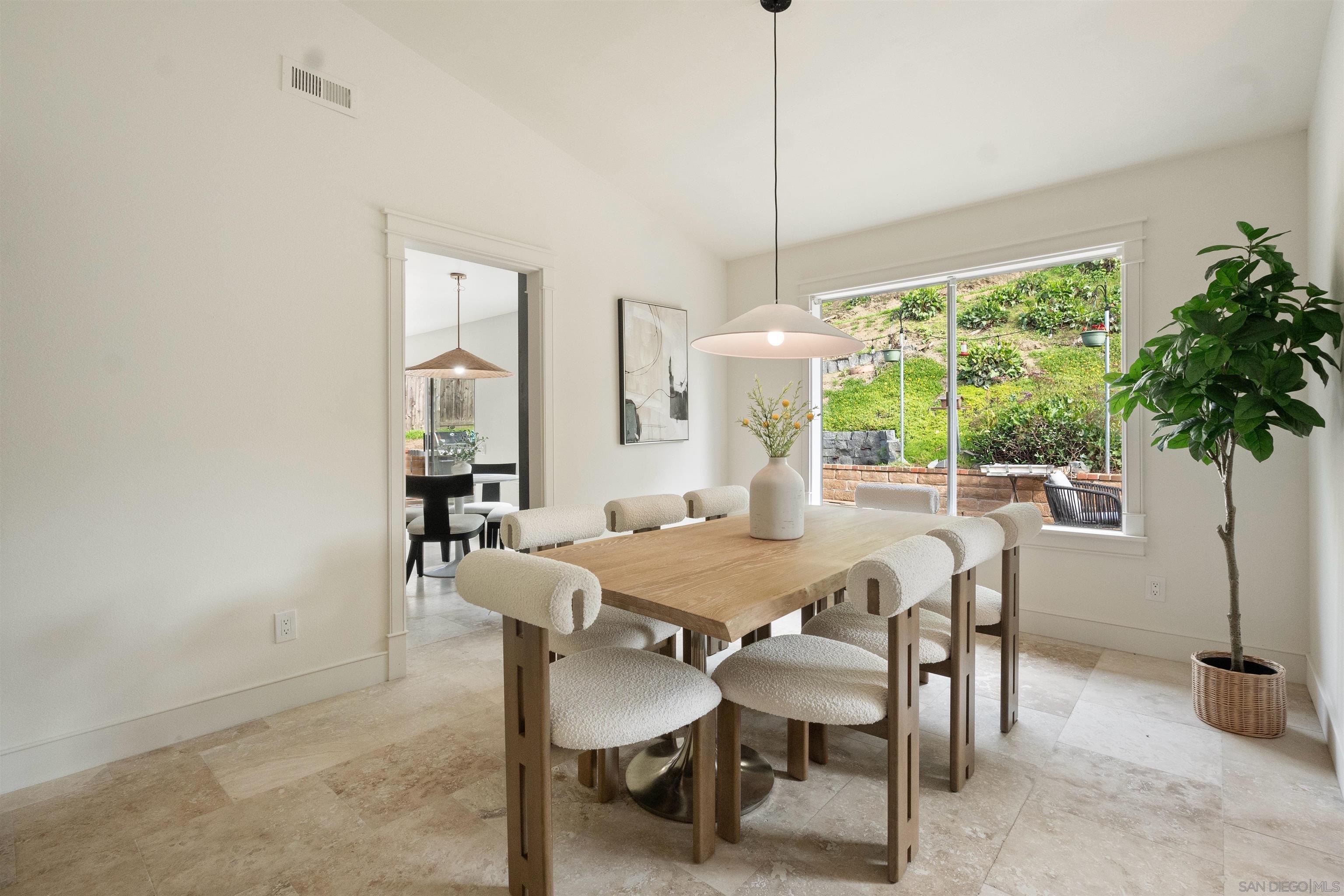 Detail Gallery Image 9 of 37 For 1760  Woodbine Pl, Oceanside,  CA 92054 - 4 Beds | 2 Baths