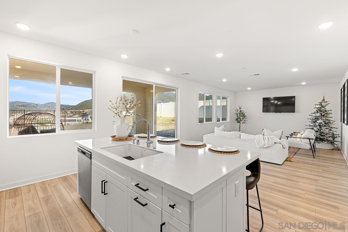 Detail Gallery Image 15 of 62 For 316  Canter Court, Fallbrook,  CA 92028 - 5 Beds | 3 Baths