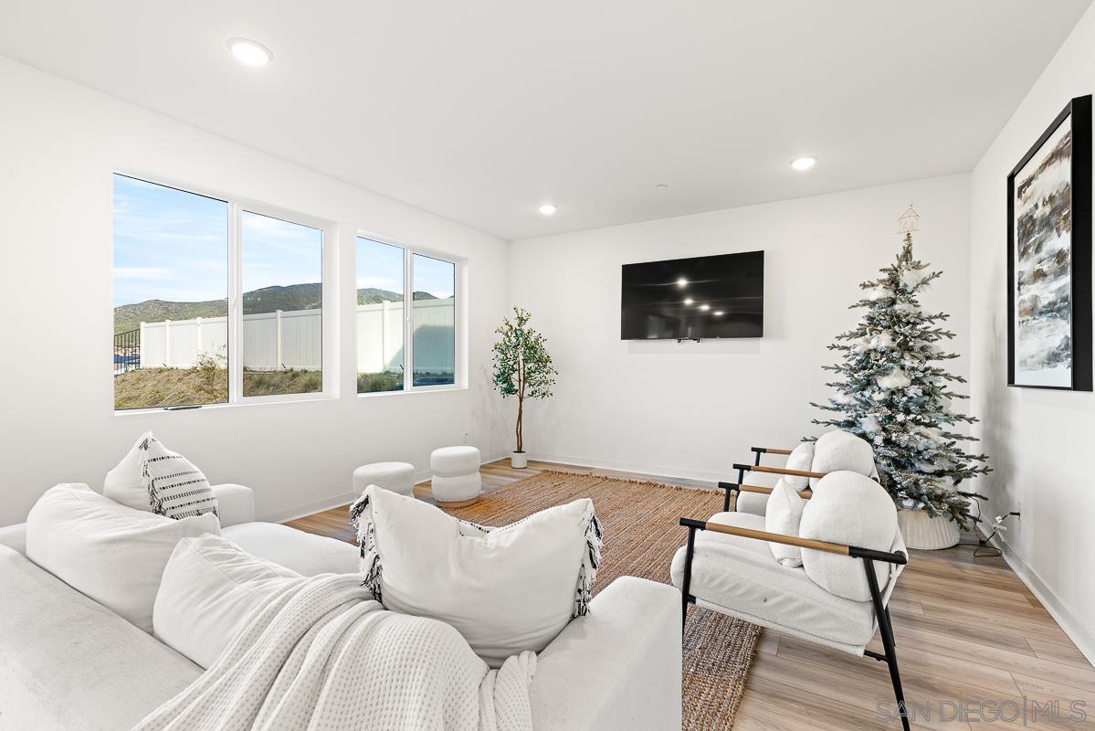 Detail Gallery Image 8 of 62 For 316  Canter Court, Fallbrook,  CA 92028 - 5 Beds | 3 Baths