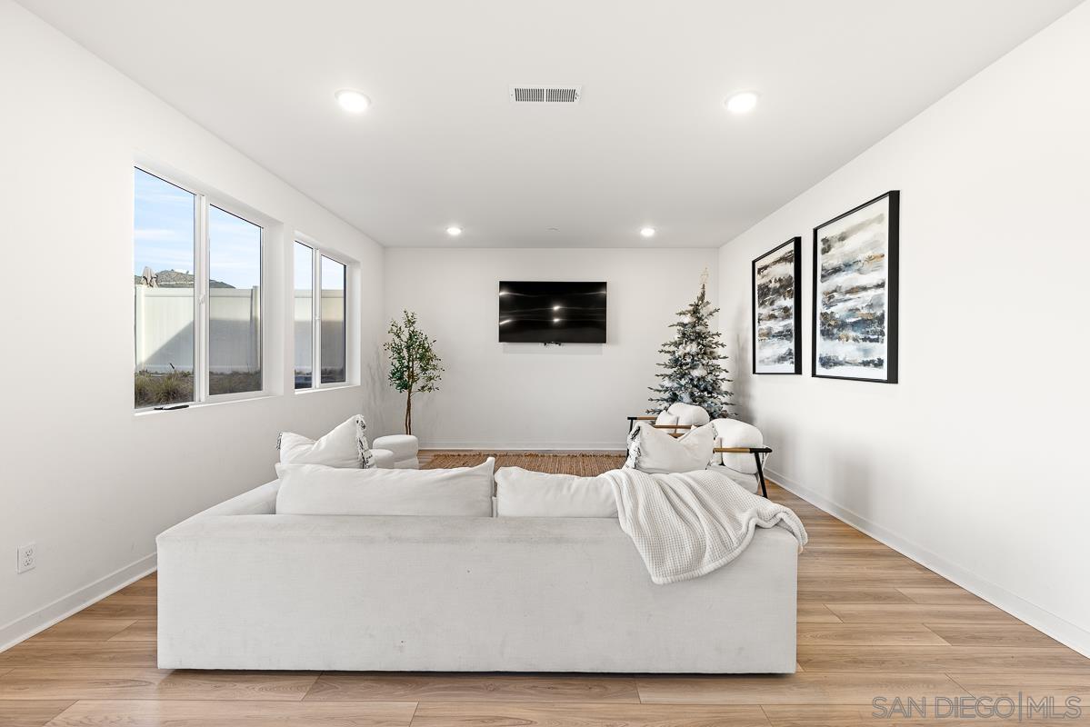 Detail Gallery Image 9 of 62 For 316  Canter Court, Fallbrook,  CA 92028 - 5 Beds | 3 Baths