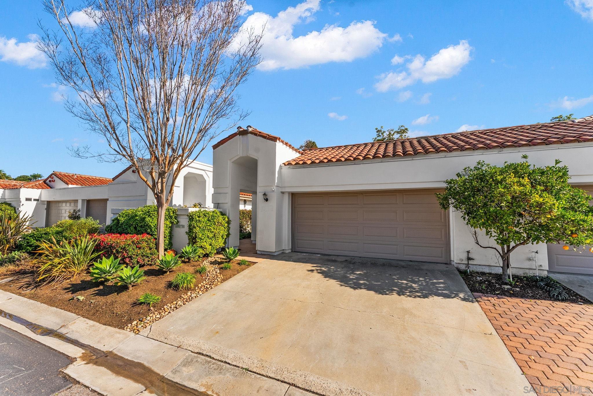 Detail Gallery Image 2 of 32 For 4676  Barcelona Way, Oceanside,  CA 92056 - 3 Beds | 2 Baths