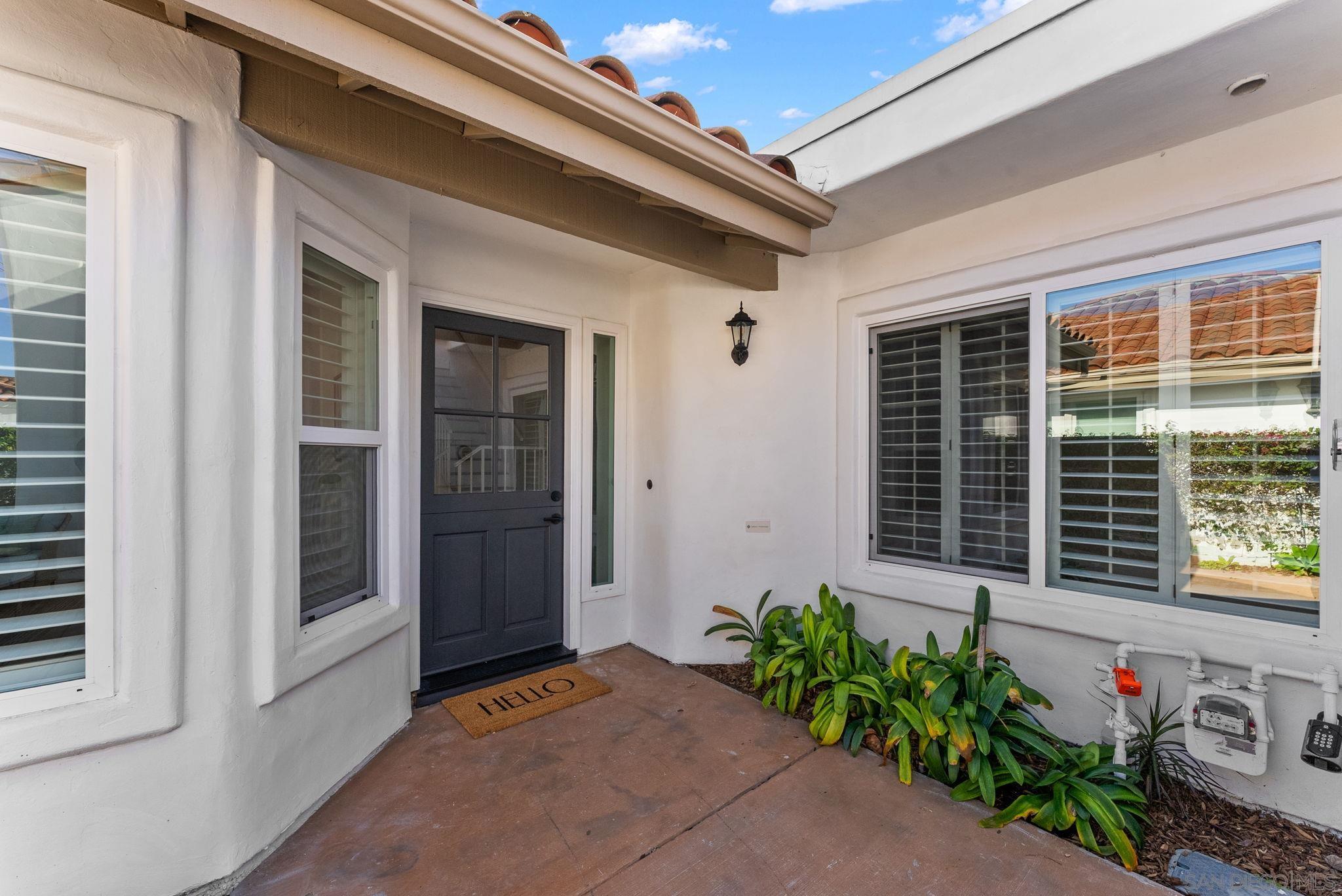 Detail Gallery Image 3 of 32 For 4676  Barcelona Way, Oceanside,  CA 92056 - 3 Beds | 2 Baths