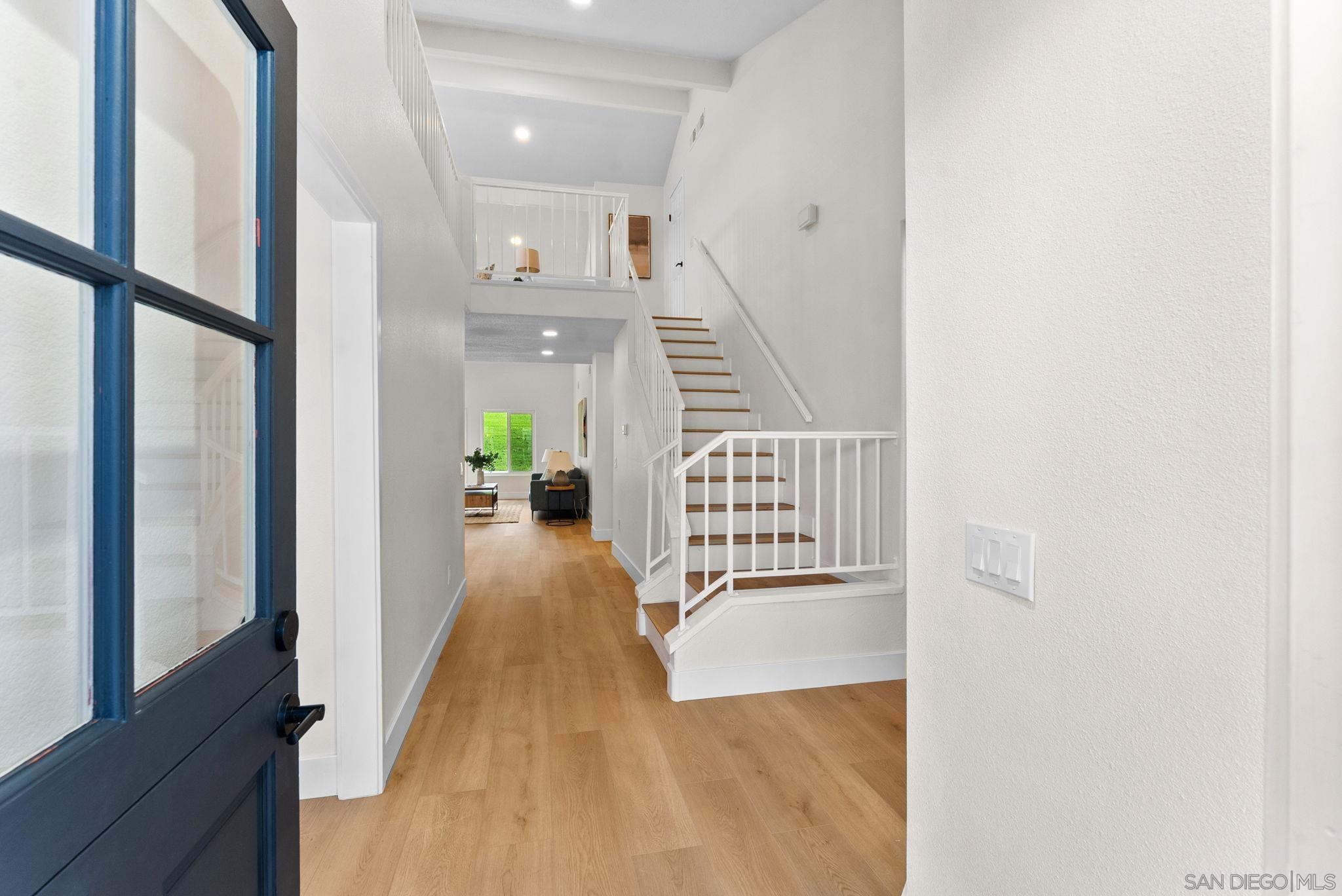 Detail Gallery Image 4 of 32 For 4676  Barcelona Way, Oceanside,  CA 92056 - 3 Beds | 2 Baths