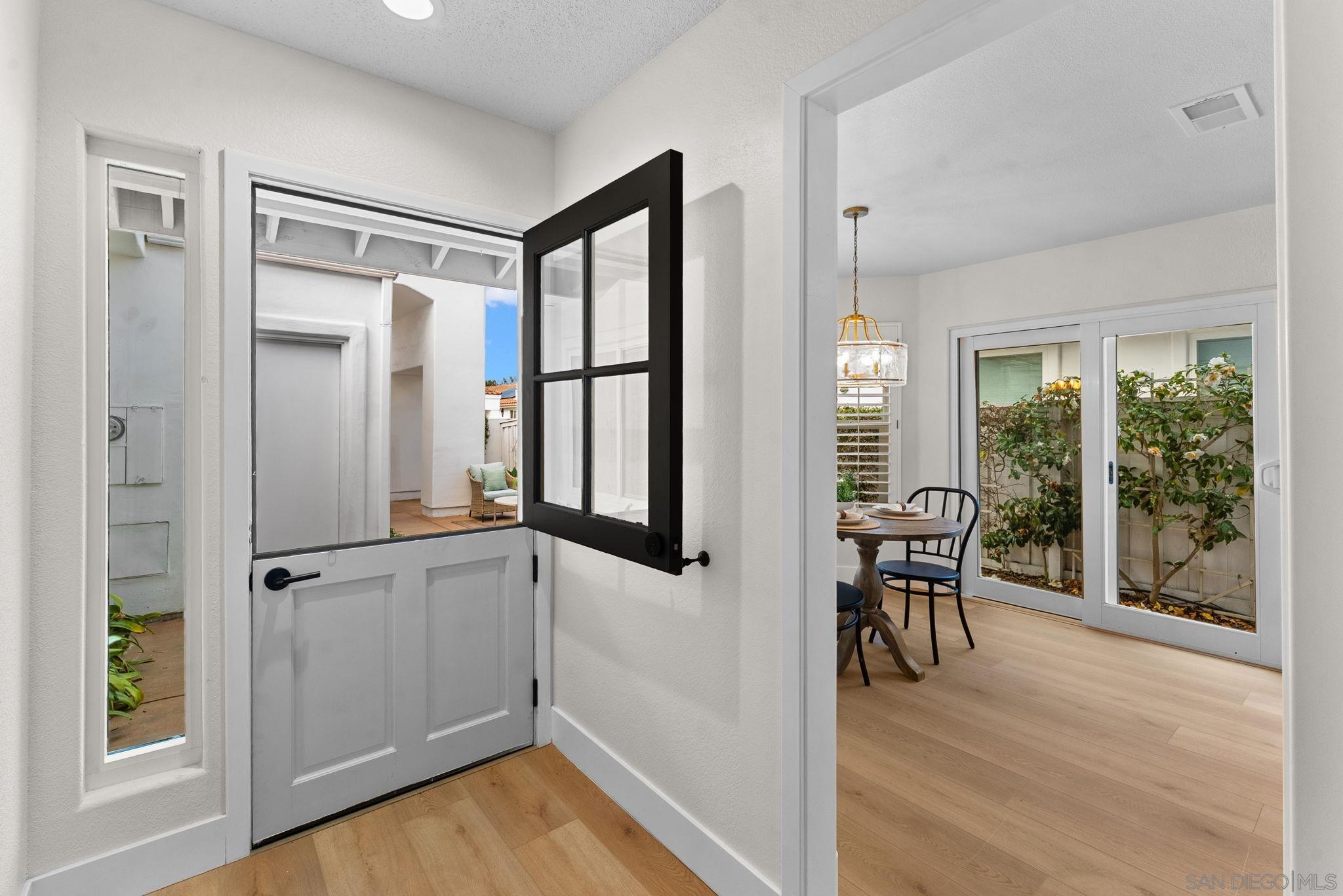 Detail Gallery Image 5 of 32 For 4676  Barcelona Way, Oceanside,  CA 92056 - 3 Beds | 2 Baths