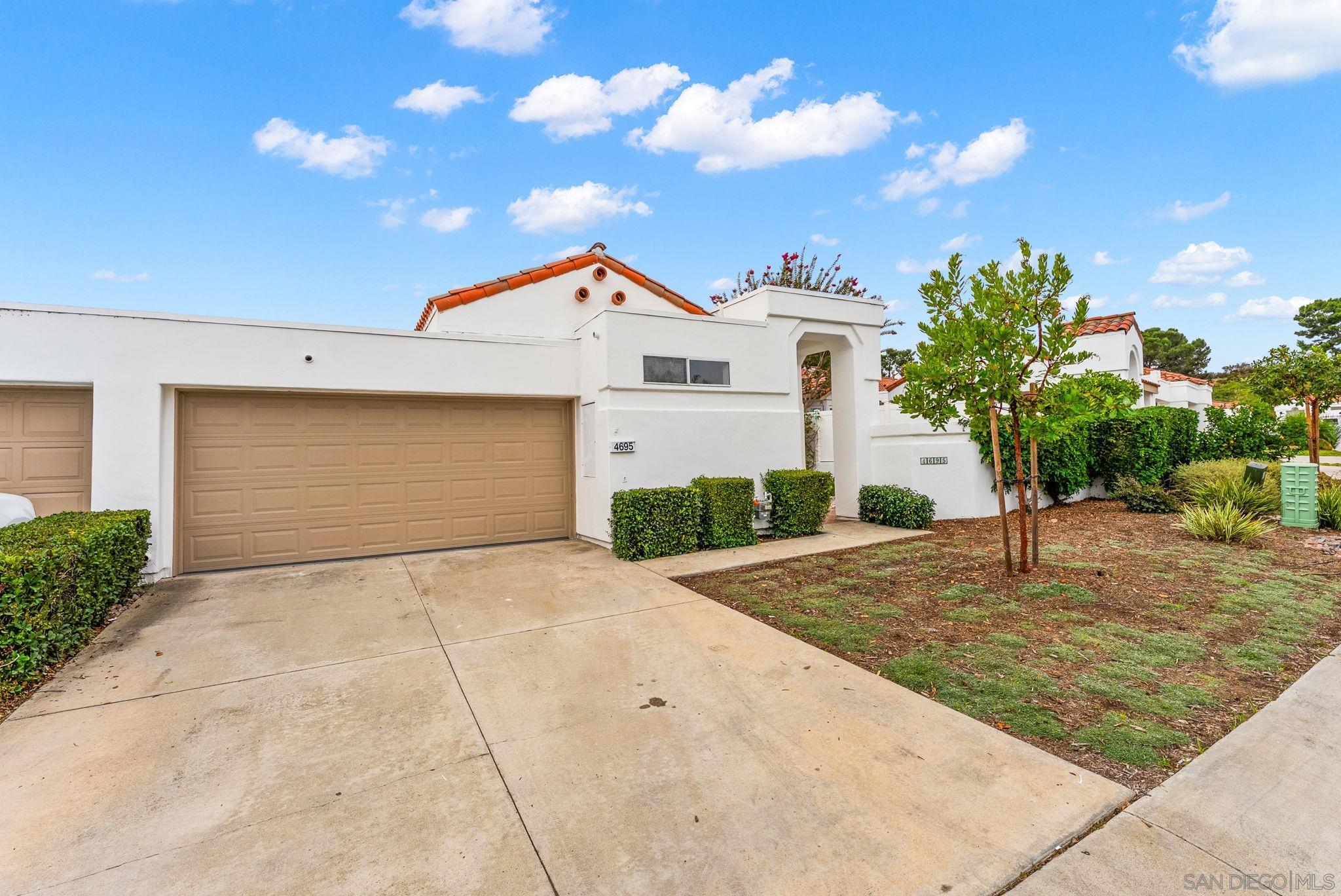 Detail Gallery Image 2 of 29 For 4695  Adra Way, Oceanside,  CA 92056 - 3 Beds | 2 Baths