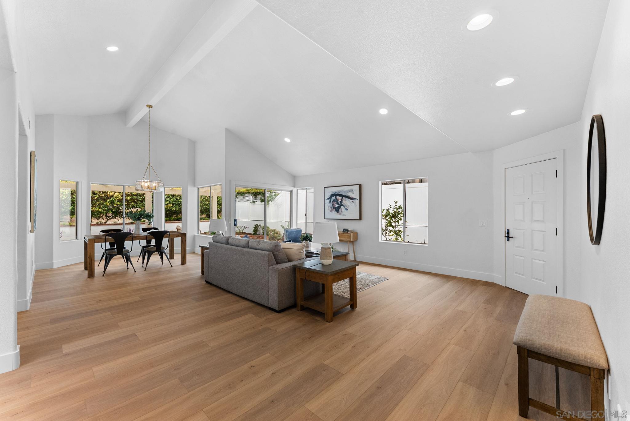 Detail Gallery Image 11 of 29 For 4695  Adra Way, Oceanside,  CA 92056 - 3 Beds | 2 Baths