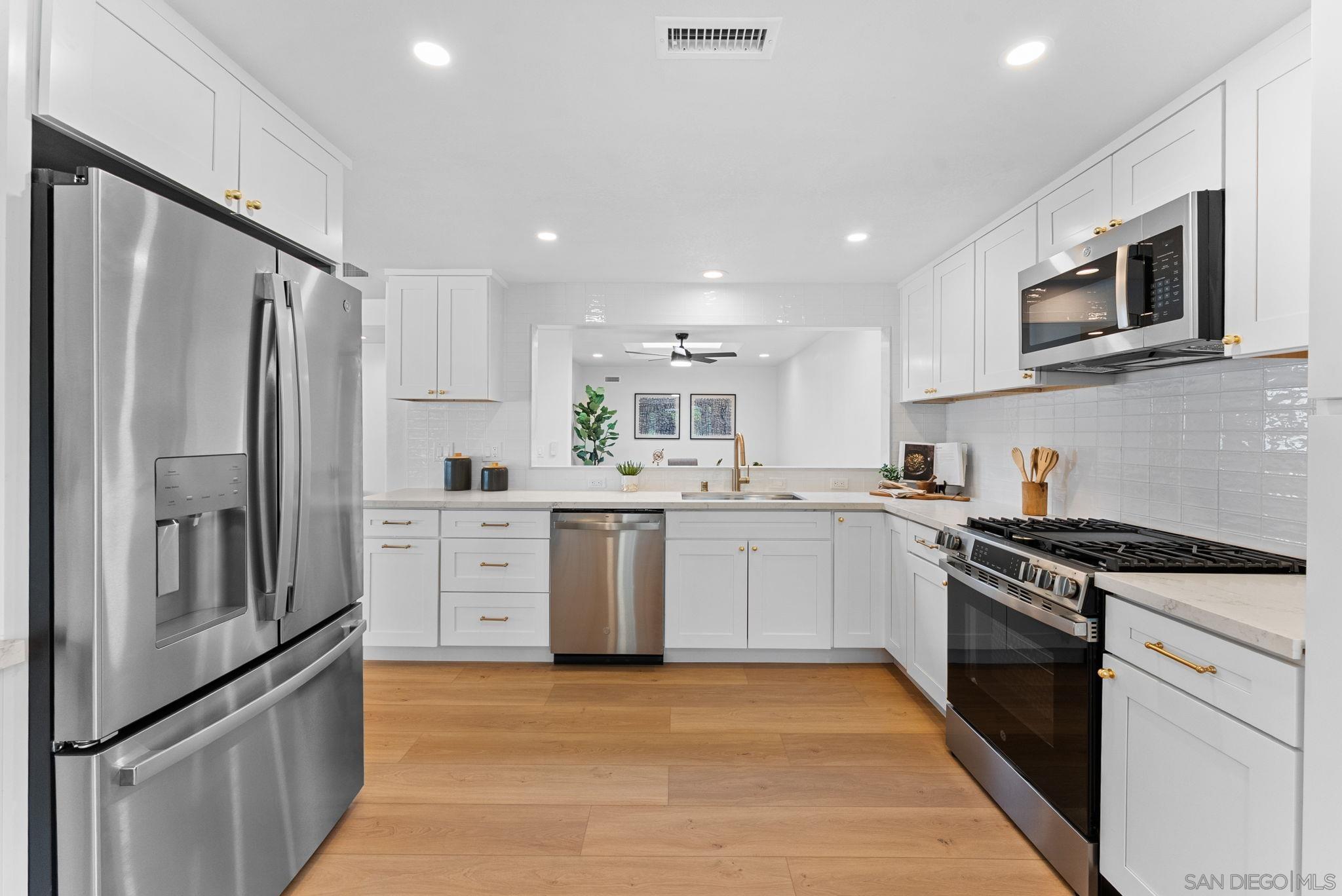 Detail Gallery Image 13 of 29 For 4695  Adra Way, Oceanside,  CA 92056 - 3 Beds | 2 Baths