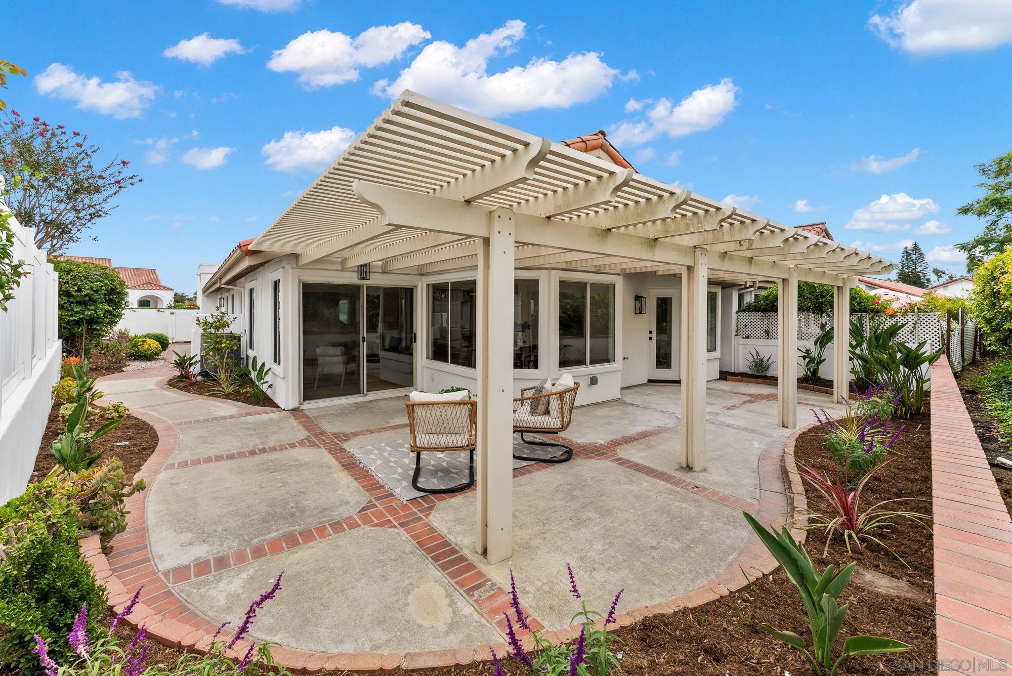 Detail Gallery Image 5 of 29 For 4695  Adra Way, Oceanside,  CA 92056 - 3 Beds | 2 Baths